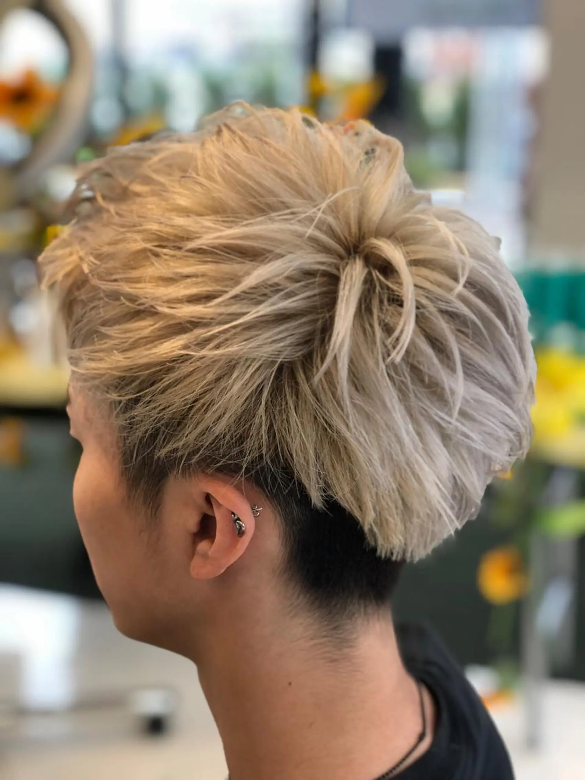 ショート メンズ アッシュ ヘアカラー 斉藤 翔平のヘアスタイル