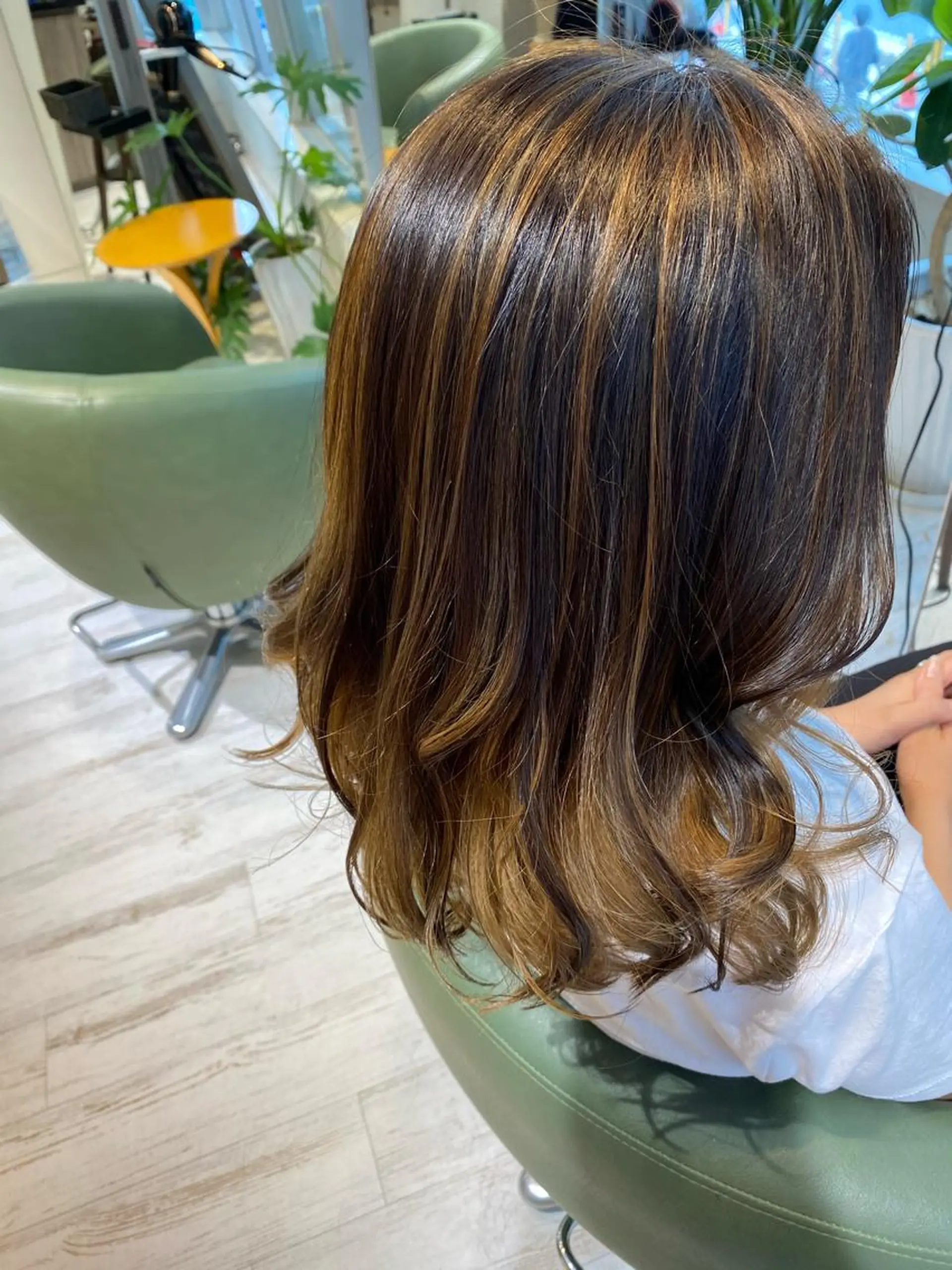 ミディアム カラー バレイヤージュ ハイライトカラー ハイライト レイヤーカット ohana所属・中尾 綺のヘアスタイル