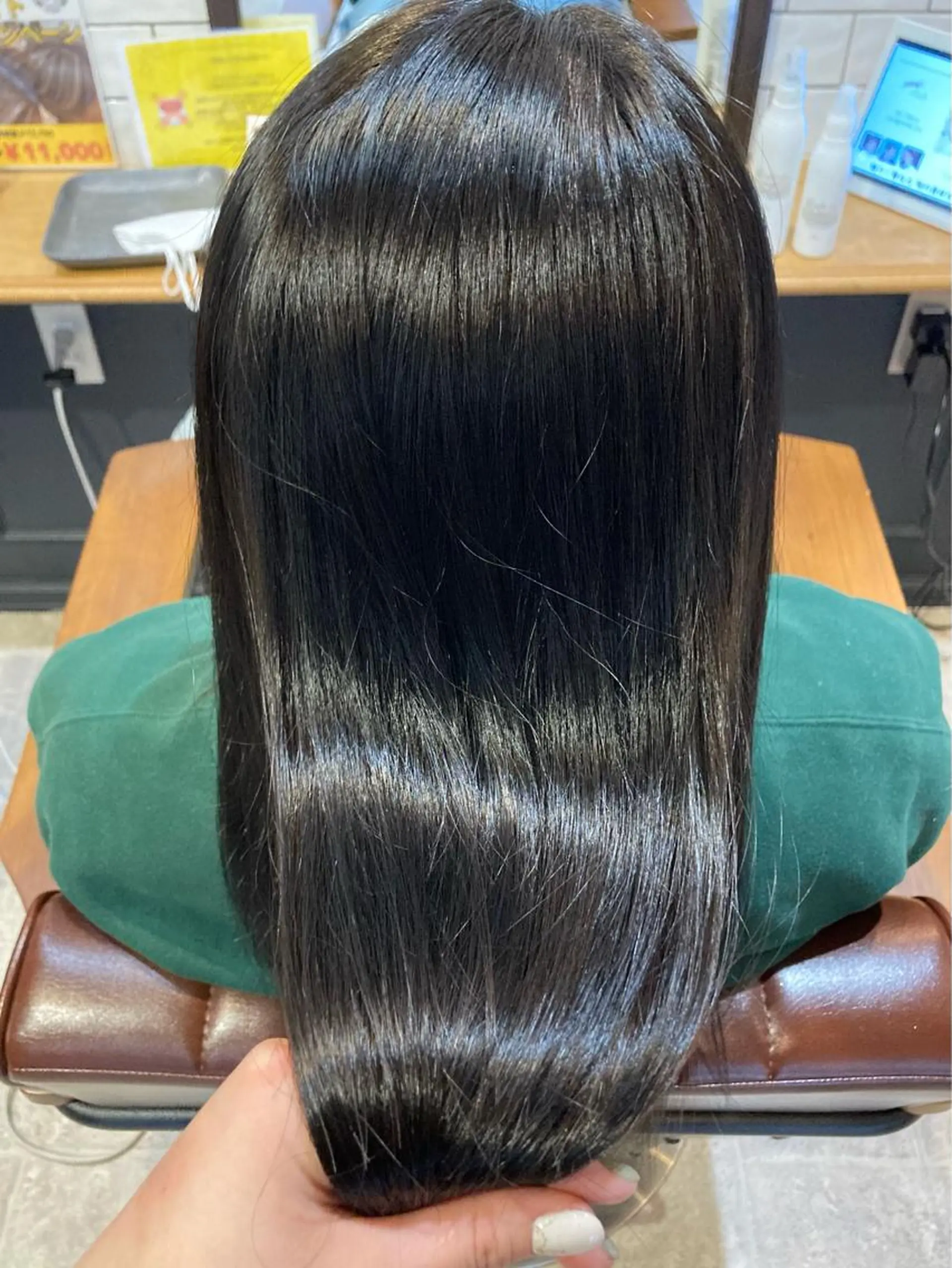 セミロング カラー ヘアアレンジ 透明感カラー 山﨑 まなかのヘアスタイル