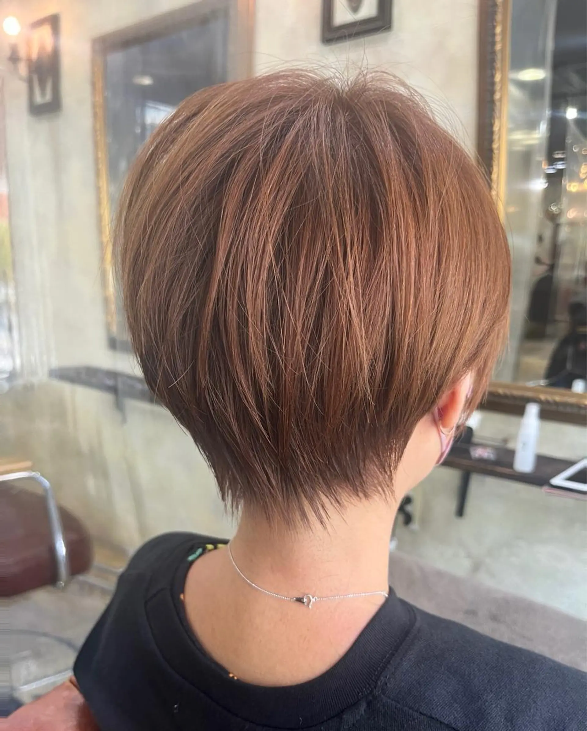 ショート カラー パーマ ヘアアレンジ キッズ ネイル マツエク・マツパ アイブロウ ショートボブ アディクシーカラー アッシュ 眉カラー 束感まつ毛 髪質改善✨ハツメイ オグ✂️のヘアスタイル