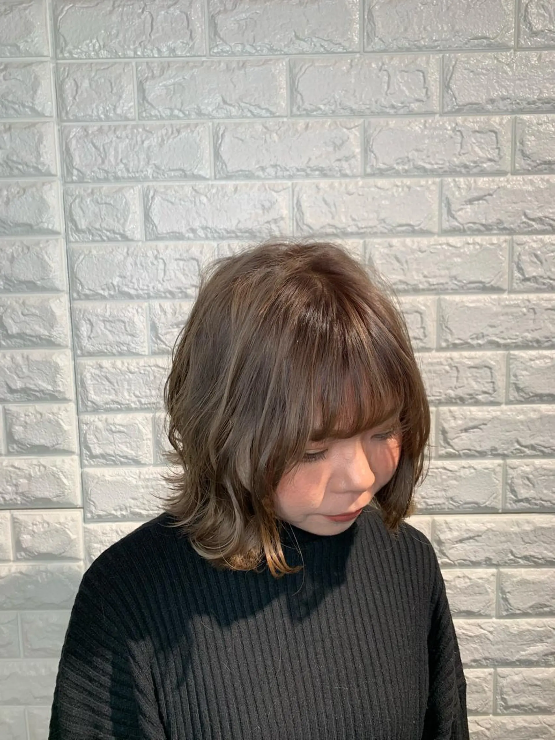 ミディアム カラー 切りっぱなしボブ ベージュカラー ヌーディベージュ ボブ Lee東三国 店長 谷辻誠志のヘアスタイル