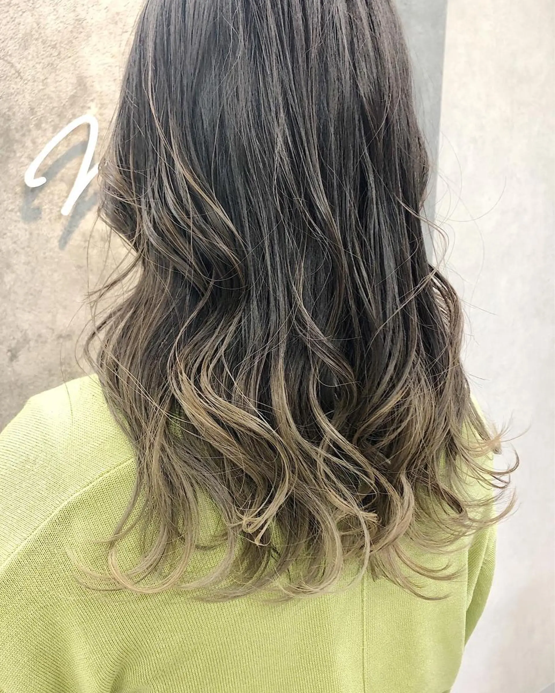 セミロング 所渉/韓国レイヤー /ウルフカットのヘアスタイル