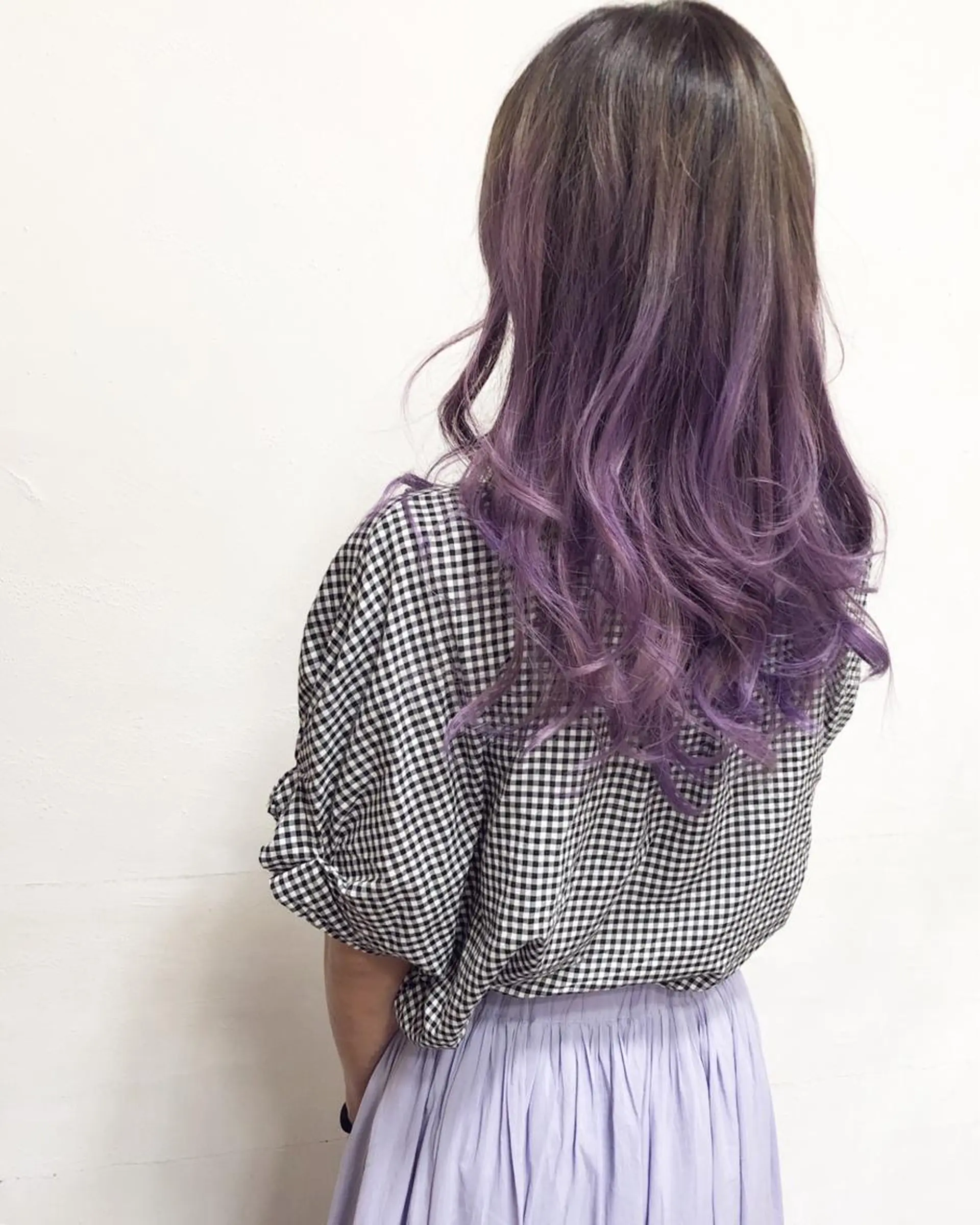 セミロング カラー グラデーションカラー パープルカラー ヘアカラー GLAD 萩原のヘアスタイル