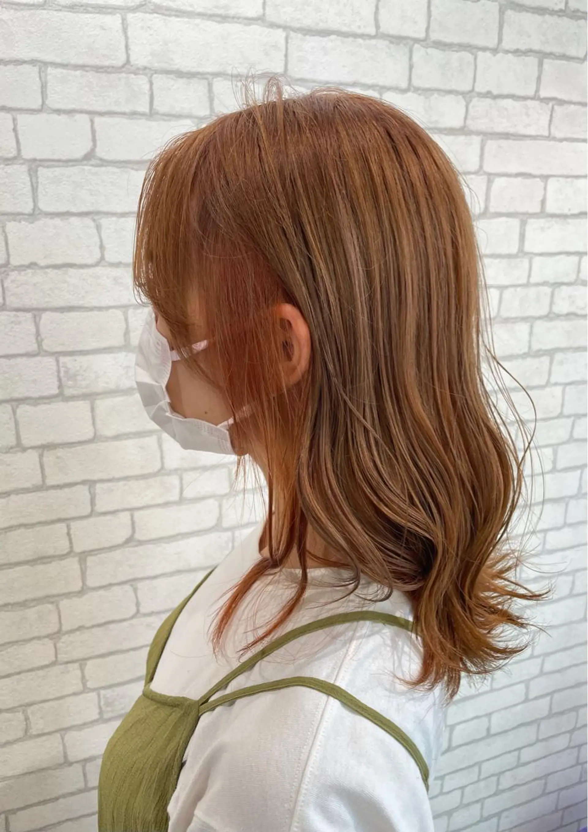 ロング カラー ブリーチ イヤリングカラー 透明感ハイライト◎ 伊藤夏海のヘアスタイル