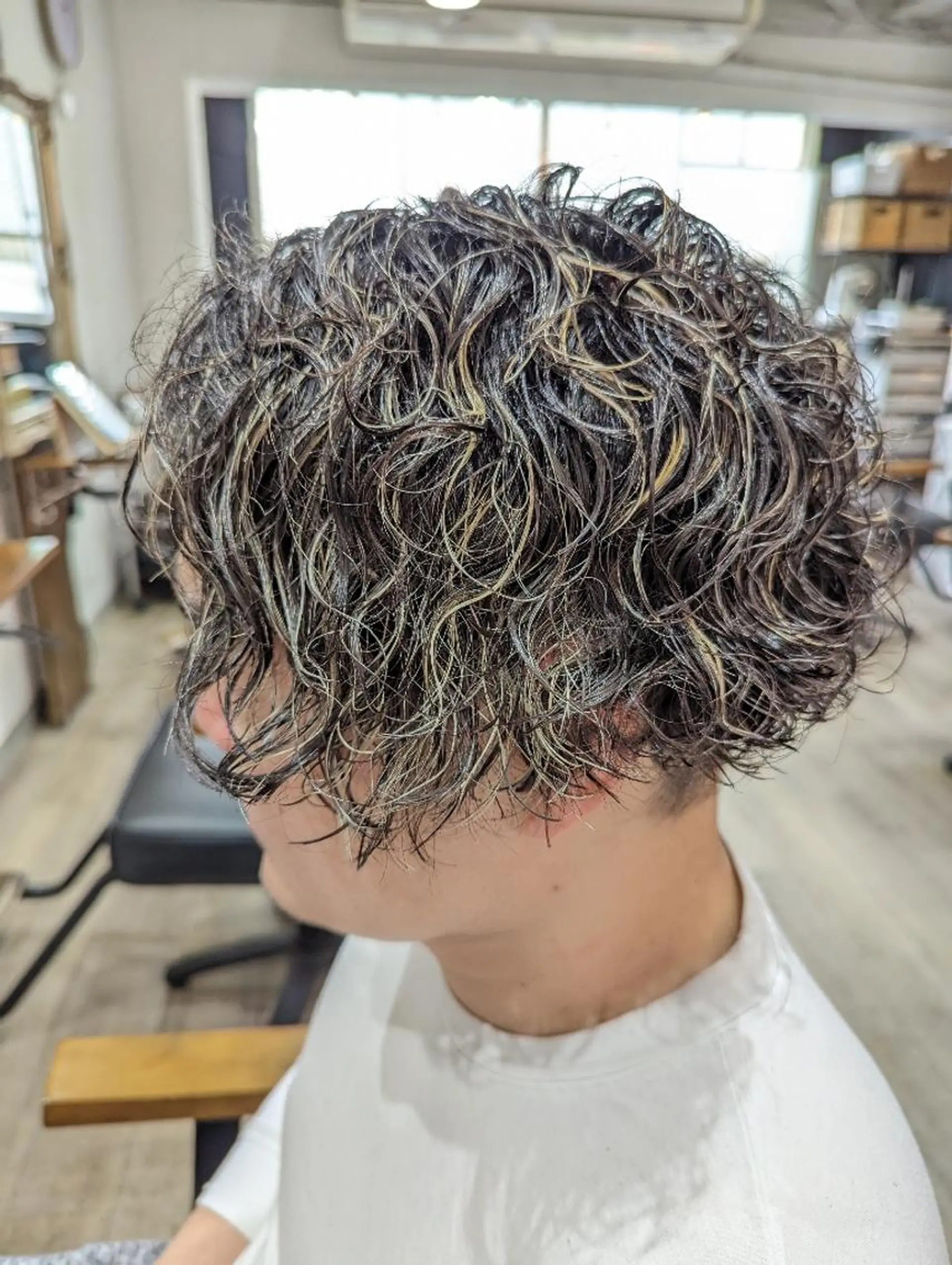 ミディアム パーマ カラー メンズ ヘアカラー bathair  所属・bathair 持田侑祐のヘアスタイル