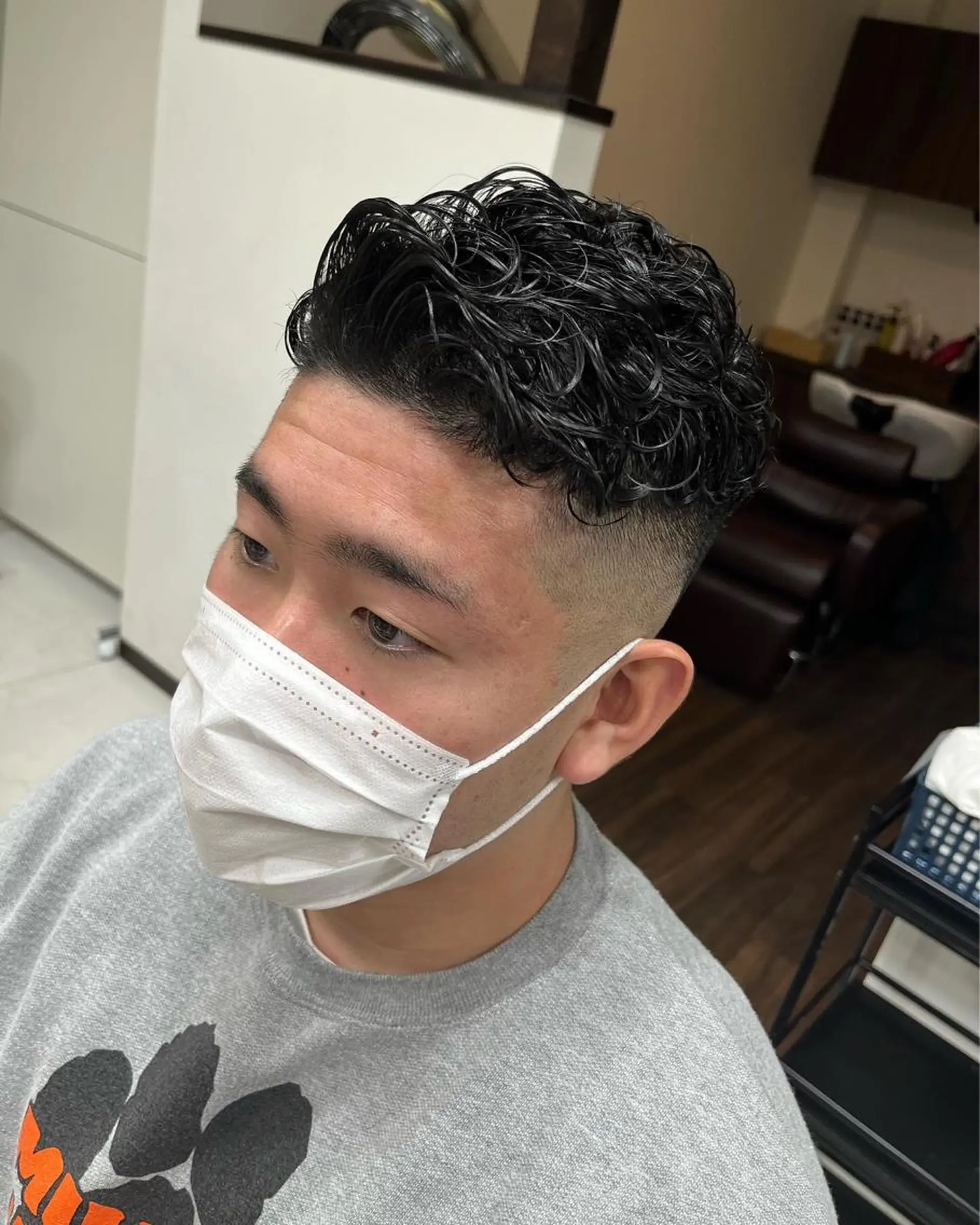 ショート パーマ メンズ フェードカット メンズパーマ 峯 渉人のヘアスタイル