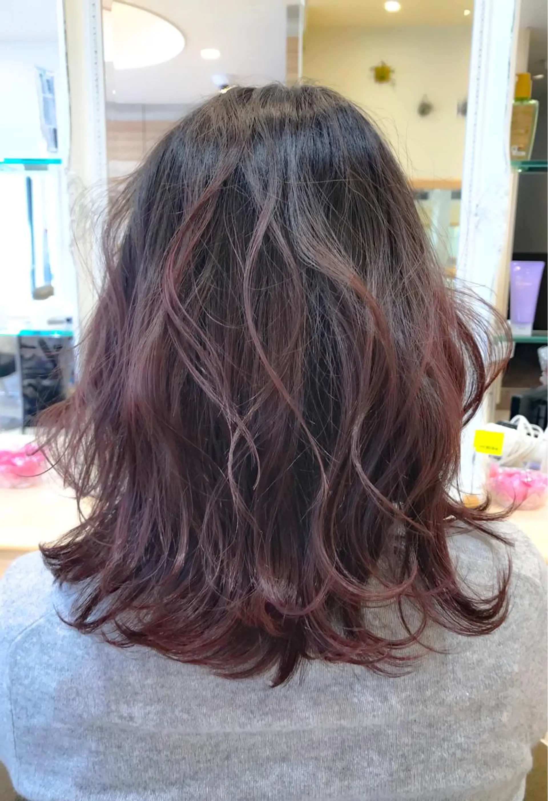 ミディアム カラー グラデーションカラー ハイライトカラー ハイライト 内田 敦士のヘアスタイル