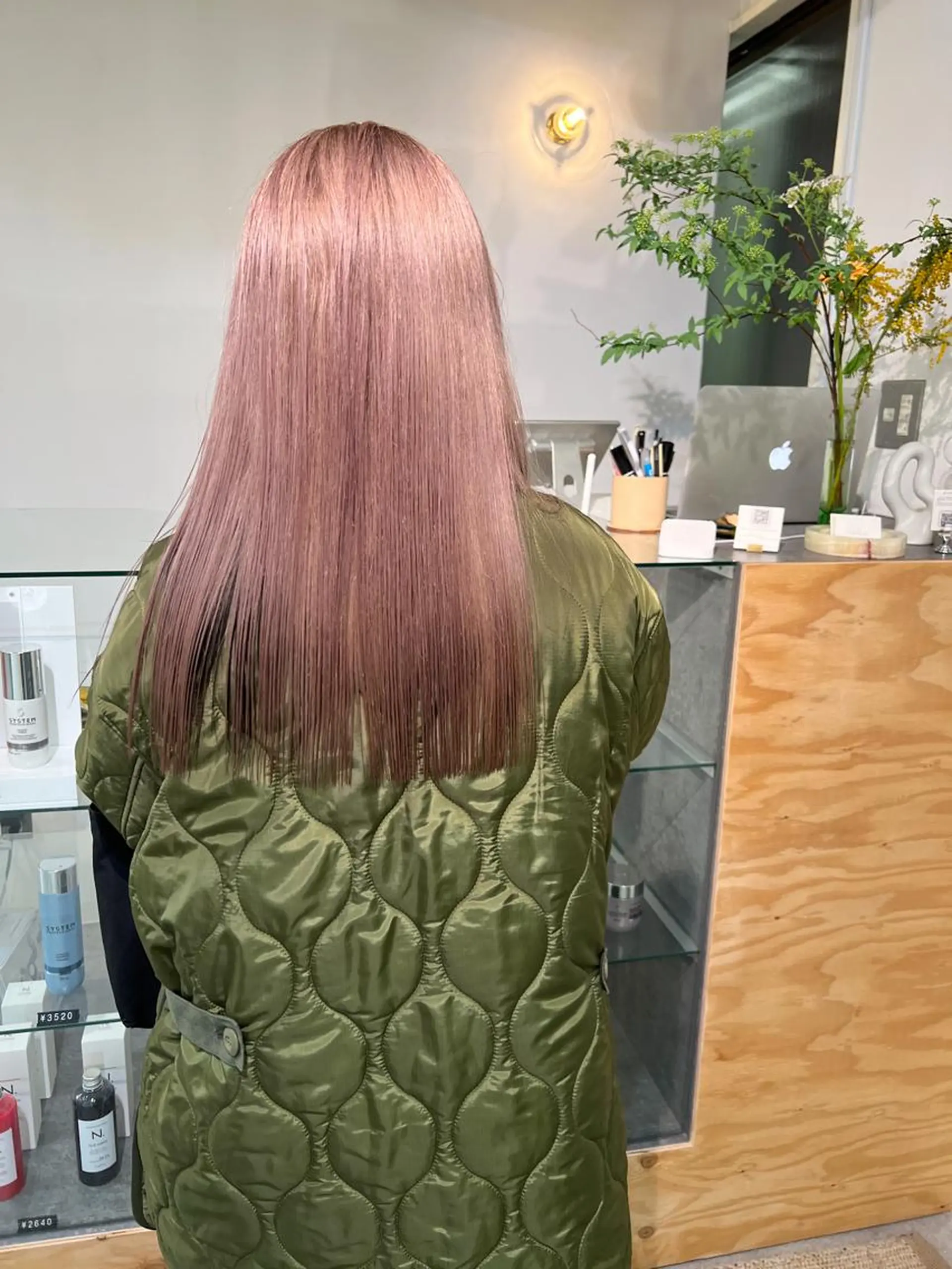 ロング カラー カット ヘアカラー トリートメント 顔周りレイヤー/韓国 ブリーチminamiのヘアスタイル