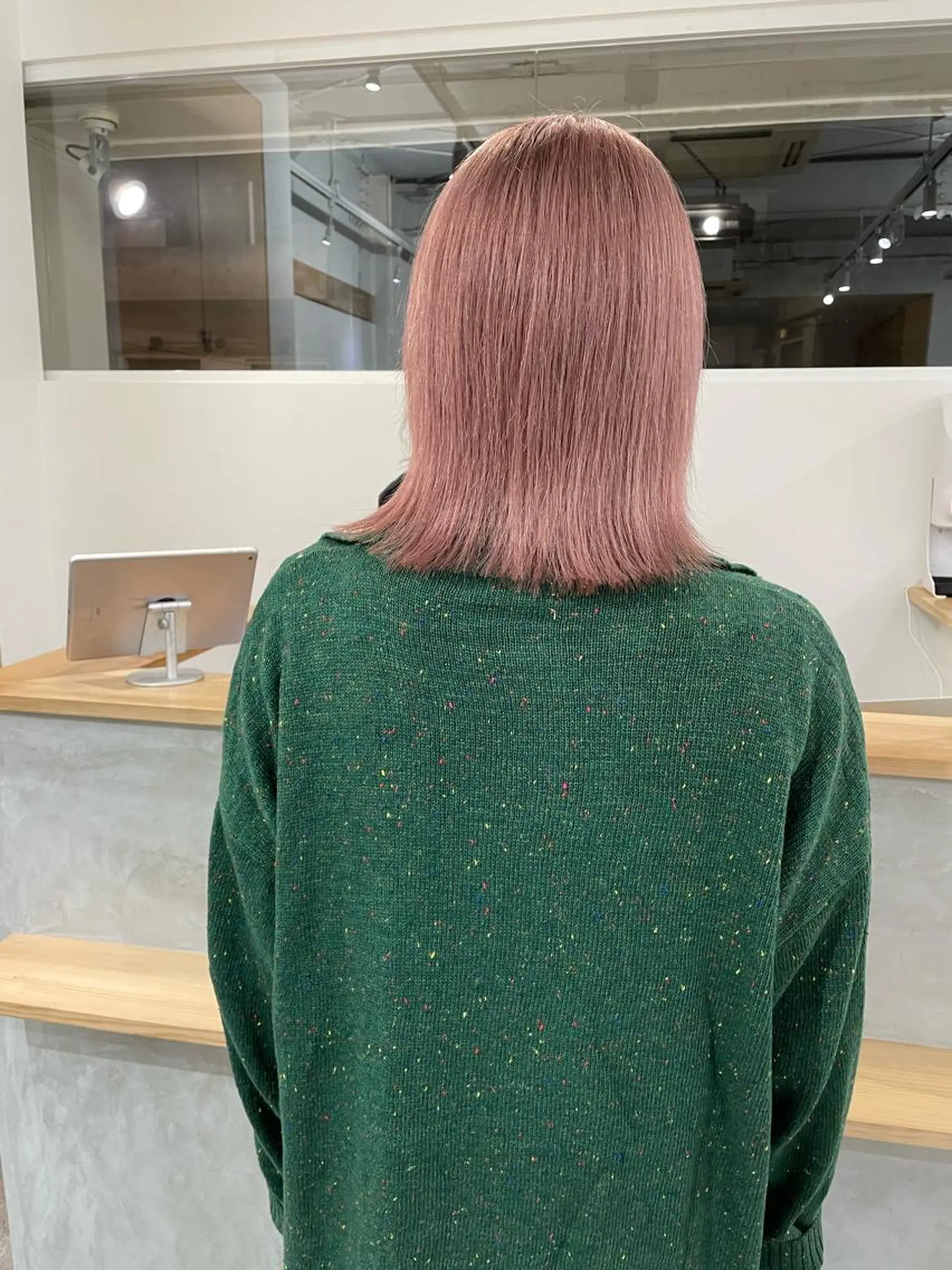 ミディアム カラー ブリーチ ハイトーンカラー ピンクカラー カット ヘアカラー トリートメント パーマ/透明感カラー /ボブ/吉田一生のヘアスタイル