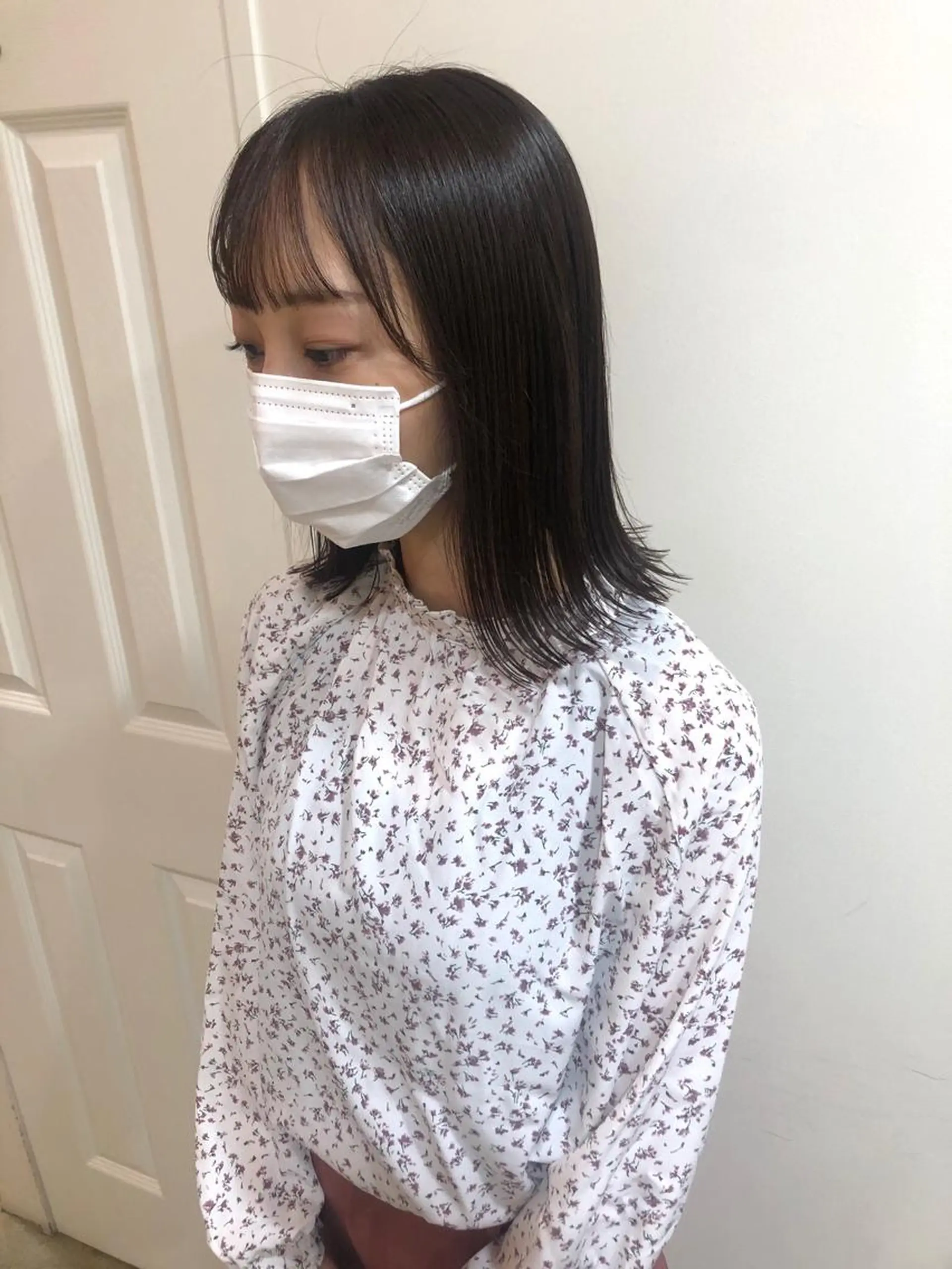 ミディアム カラー カット ヘアカラー トリートメント MIOベージュカラー 柔らかいカラーのヘアスタイル