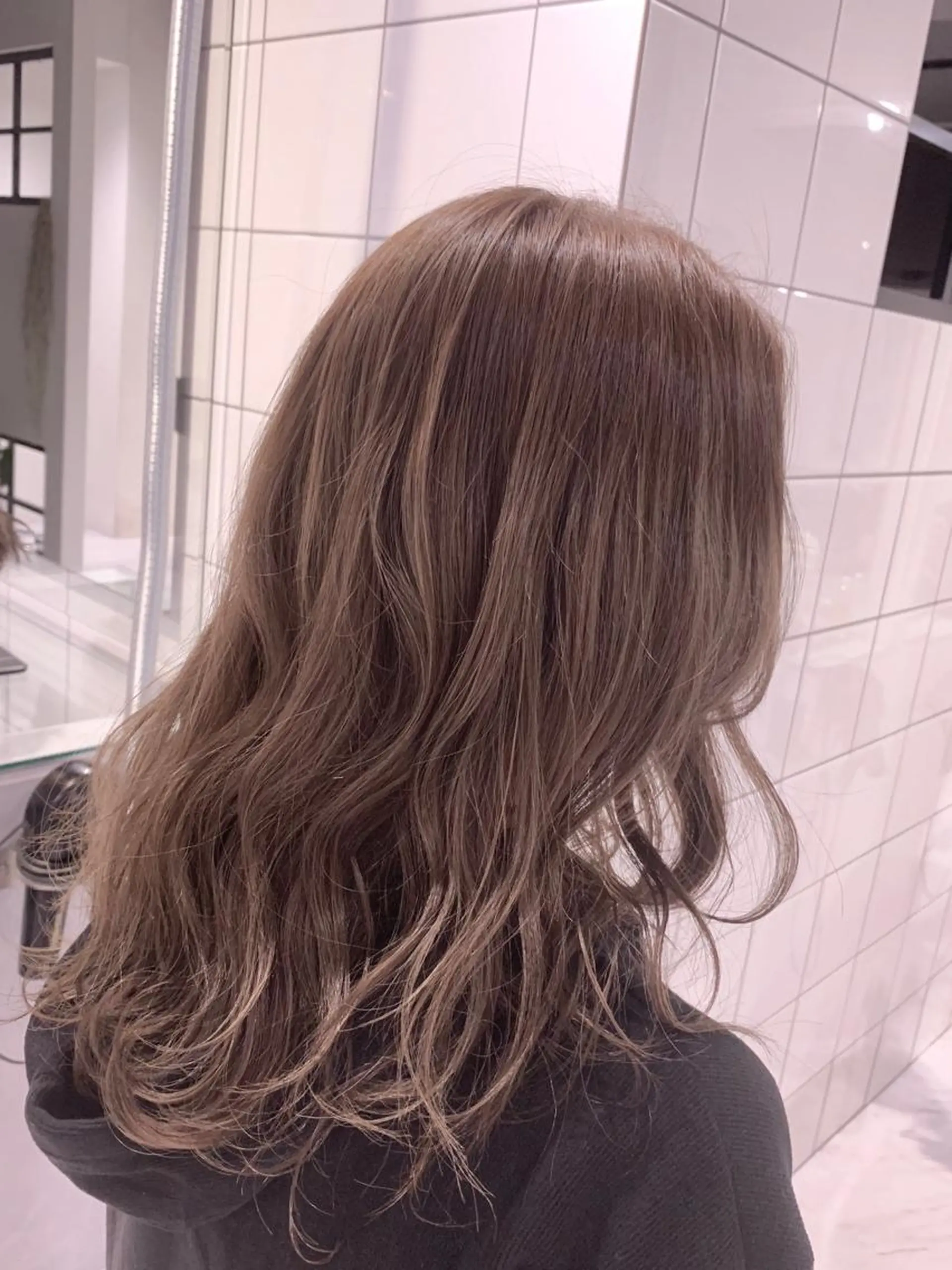 ロング カラー ベージュカラー フォギーベージュ ELTE表参道所属・✨上品レディーなヘア スタイルへ✨髙木諒也のヘアスタイル