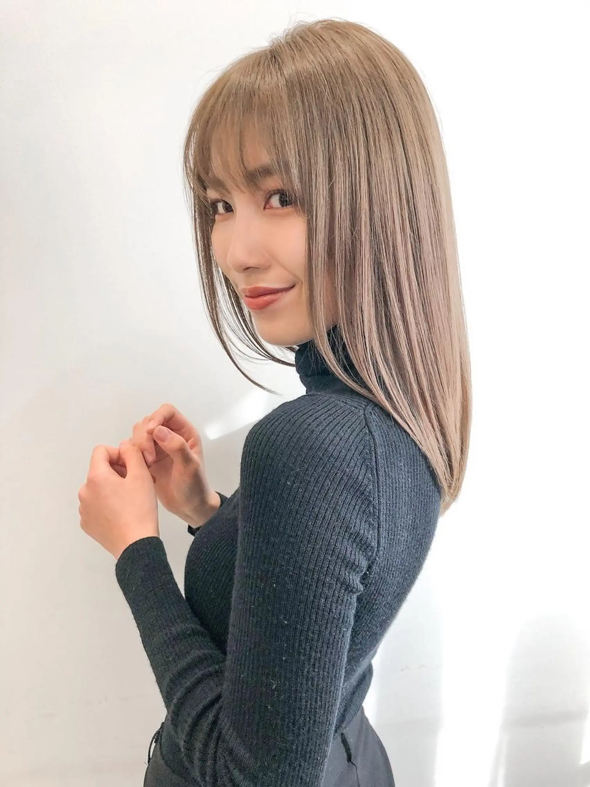ロング カラー ヘアアレンジ ミストバング ブリーチ ケアブリーチ 透明感カラー デザインカラー カット ヘアカラー トリートメント maoブリーチ無し 似合わせカラーのヘアスタイル