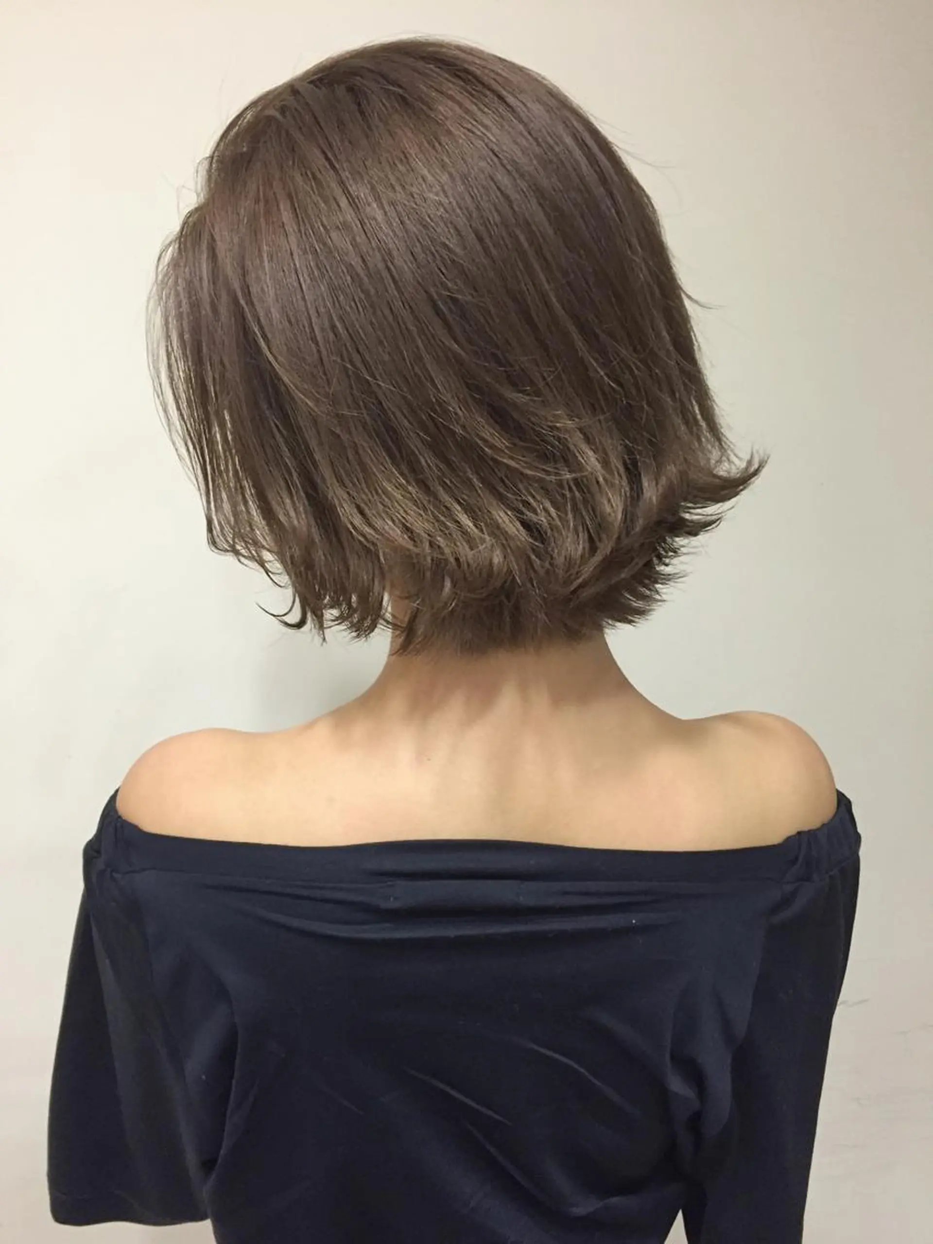 ショート カラー ベージュカラー ショコラベージュ ボブ 外ハネヘア Hair mission【ヘアーミッション】心斎橋所属・エクステ／レイヤー 落合/心斎橋のヘアスタイル