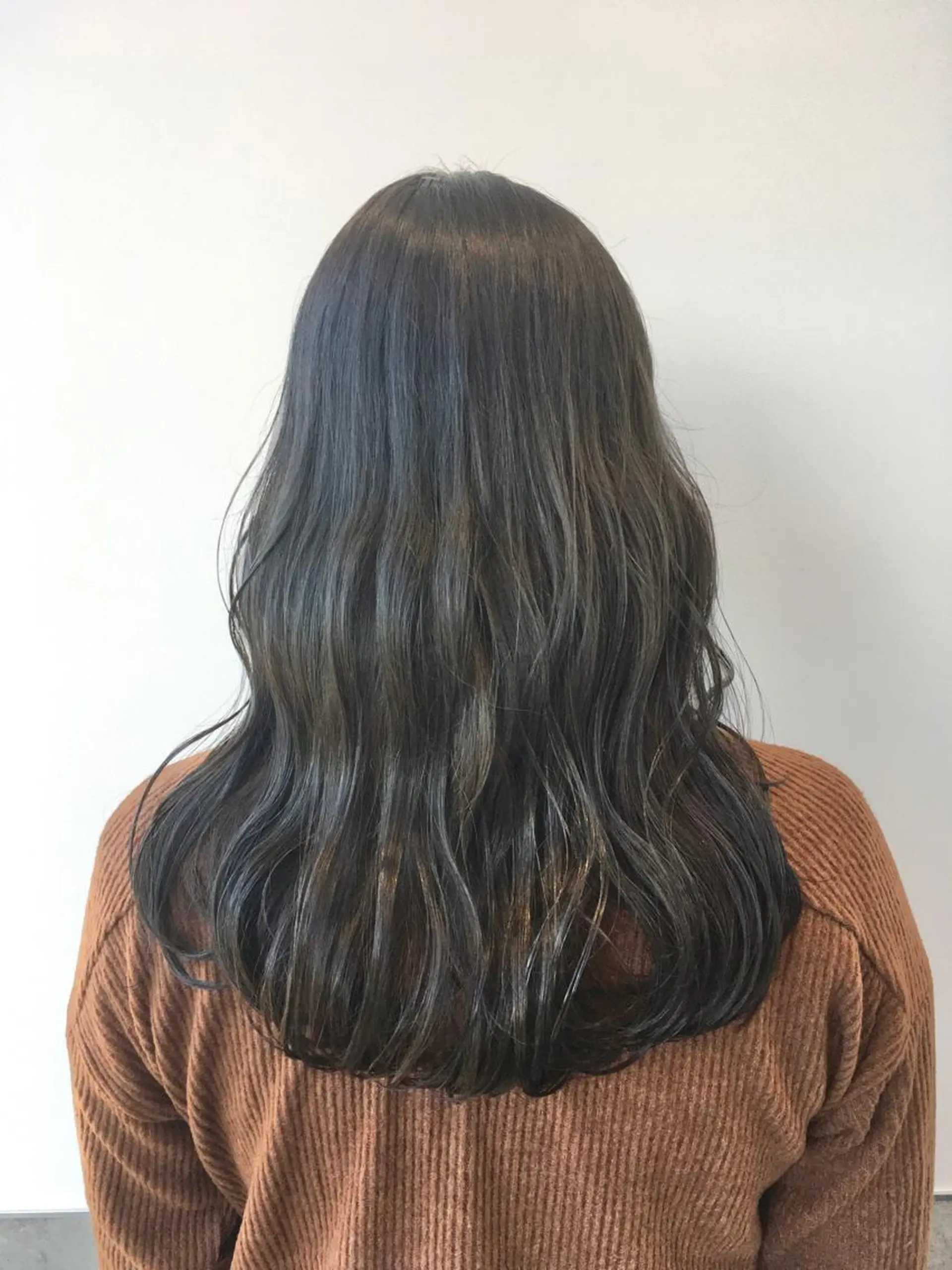 ロング カラー ダークグレー ダークグレージュ グレージュ ヘアカラー トリートメント ヘッドスパ ヘアセット go today shaire salon 本店所属・yoshi ☆のヘアスタイル