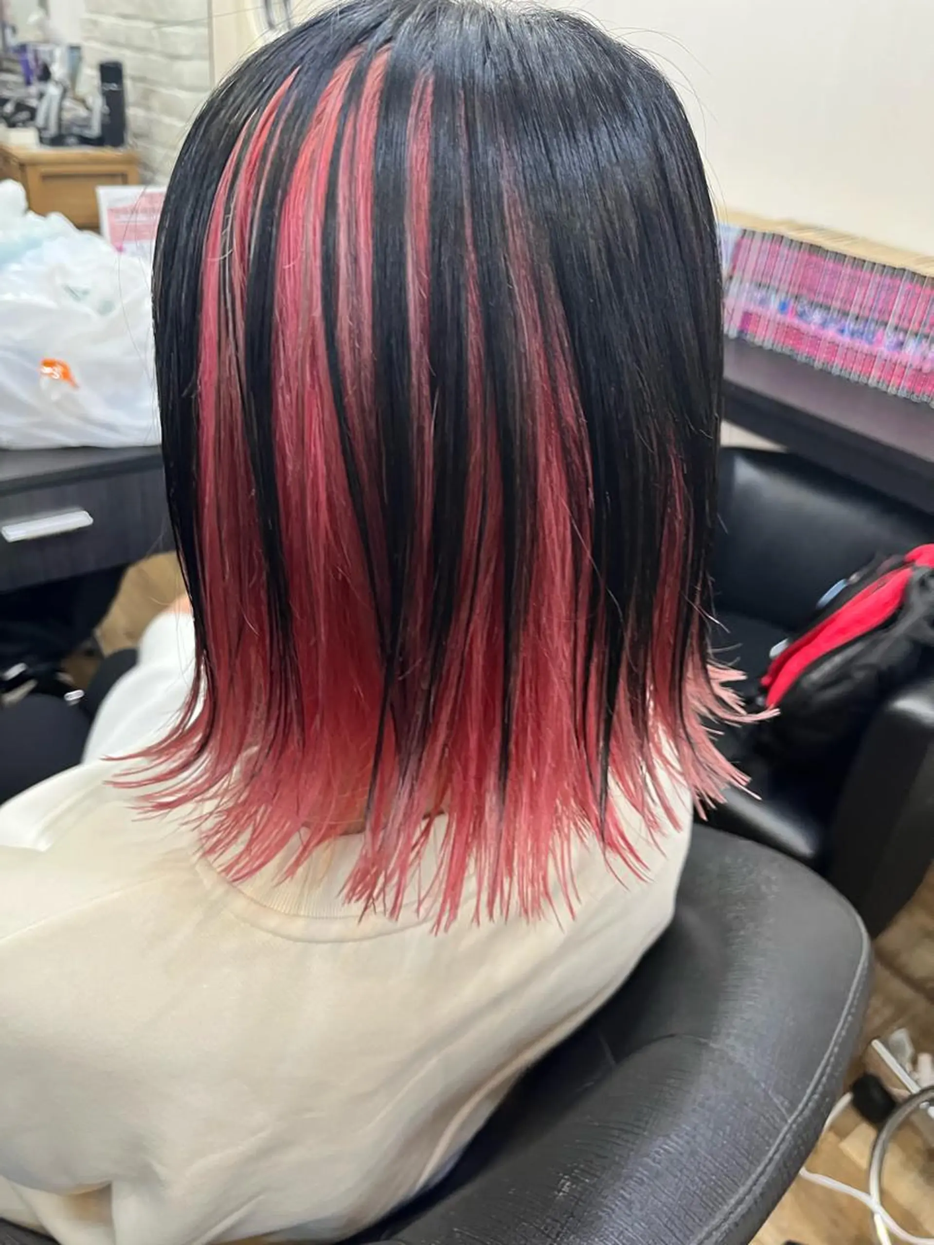 ミディアム カラー ヘアアレンジ 黒髪 ピンクカラー ヘアカラー きむえり/髪質改善 /セット/カラーのヘアスタイル