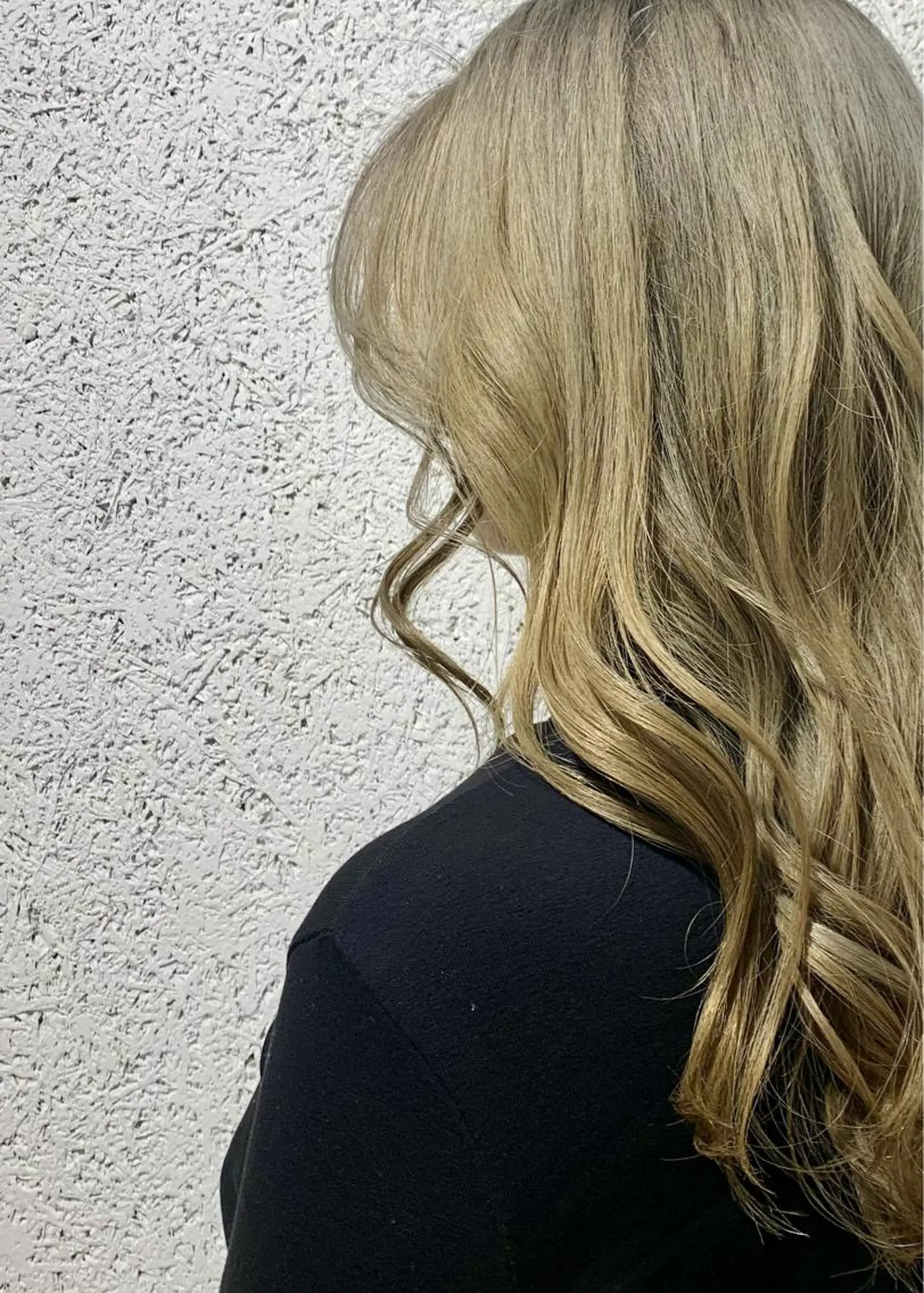 セミロング もにか🌞原宿/渋谷 🌝ブリーチカラーのヘアスタイル