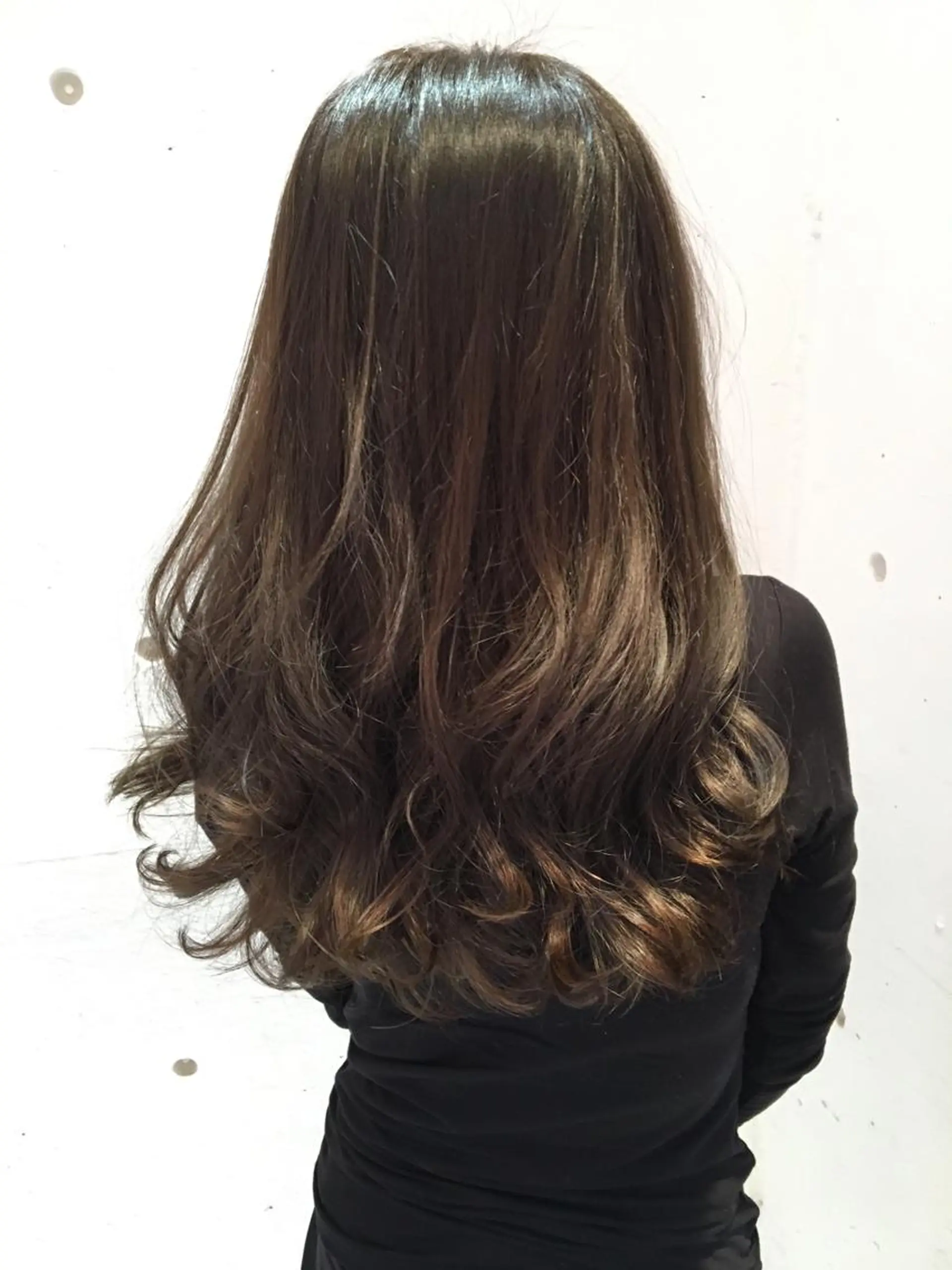 セミロング カラー THE DAY所属・AKI HASHIMOTOのヘアスタイル