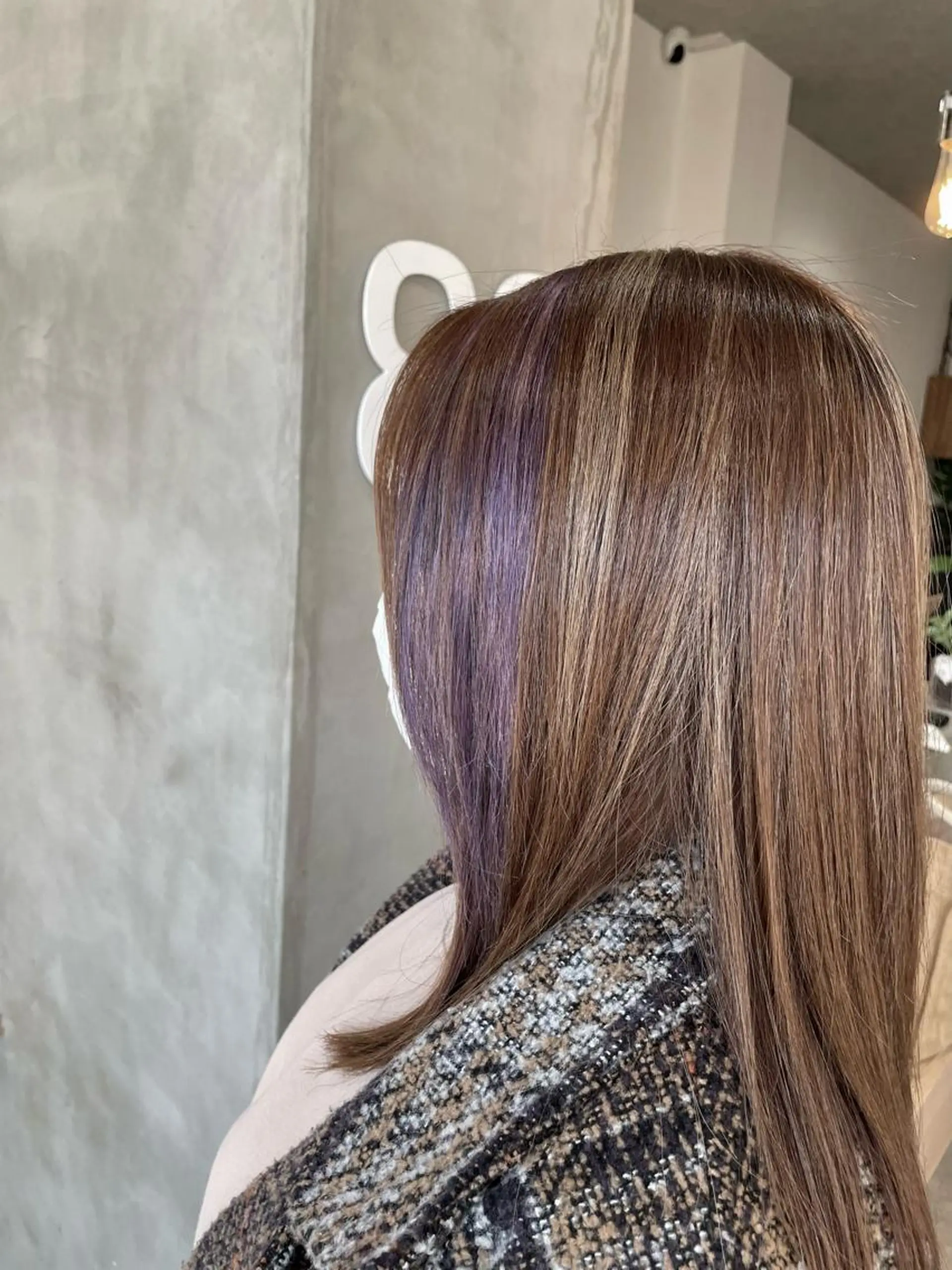 セミロング カラー ハイライトカラー バイオレットカラー 顔周りカット ハイライト オーブヘア宇都宮店所属・大橋 綾子のヘアスタイル
