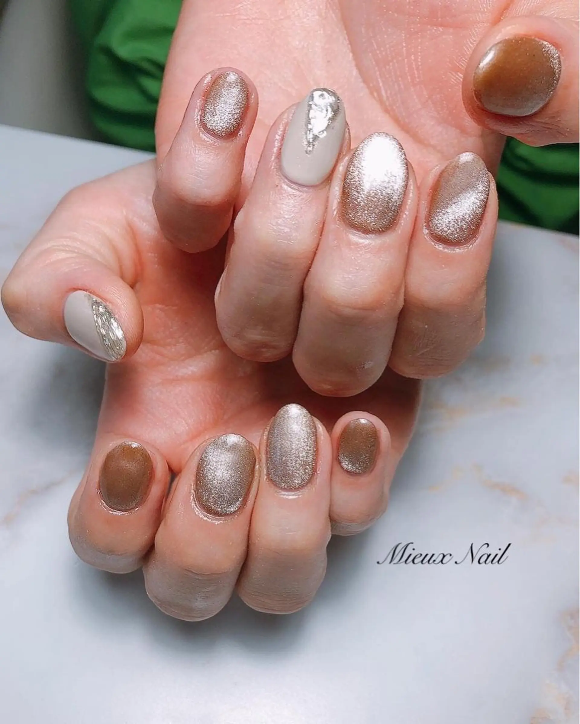 ネイル マグネットネイル ニュアンスネイル 市川 麻衣子のネイルデザイン