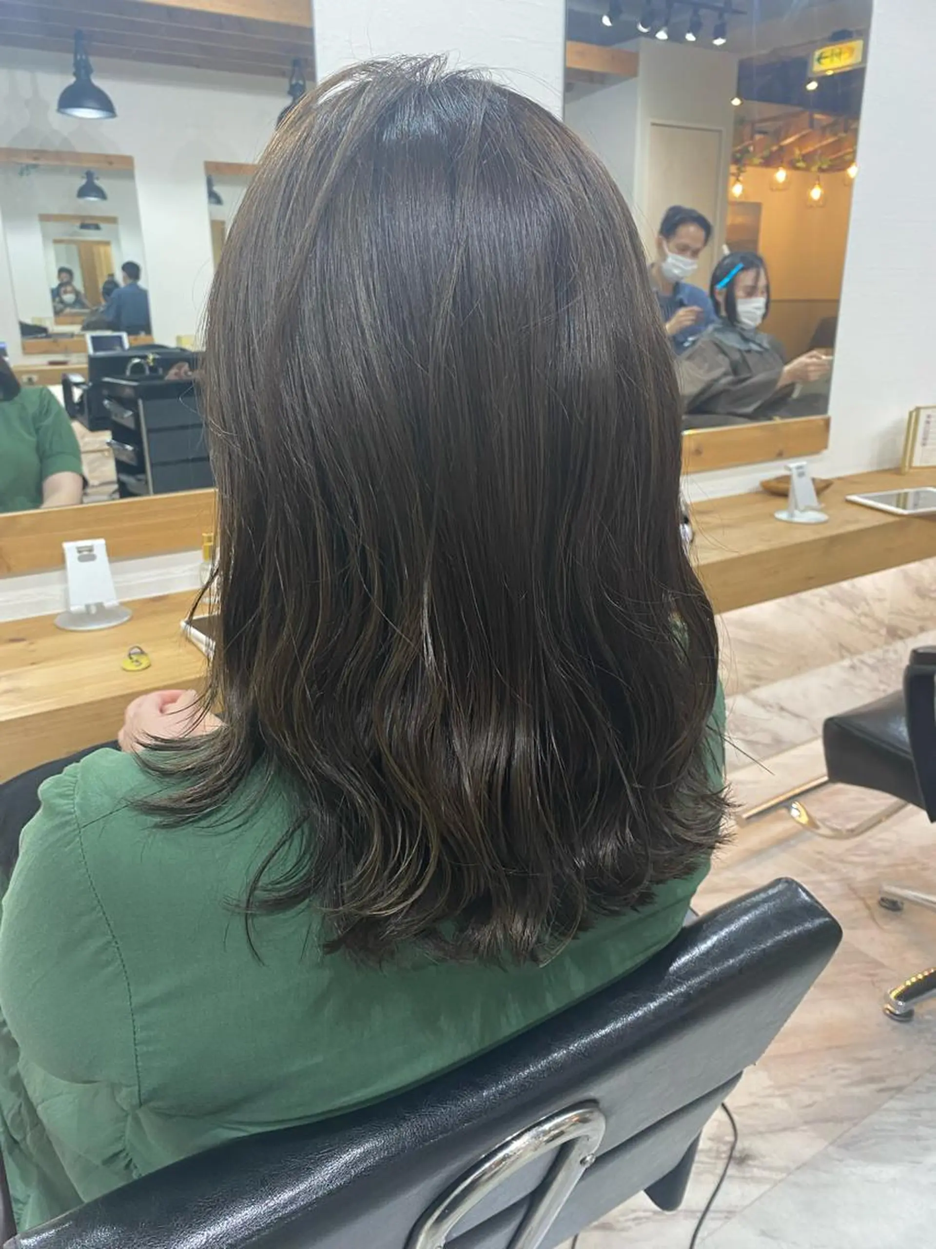 ロング カラー パーマ ヘアアレンジ 厚地 伽寧のヘアスタイル
