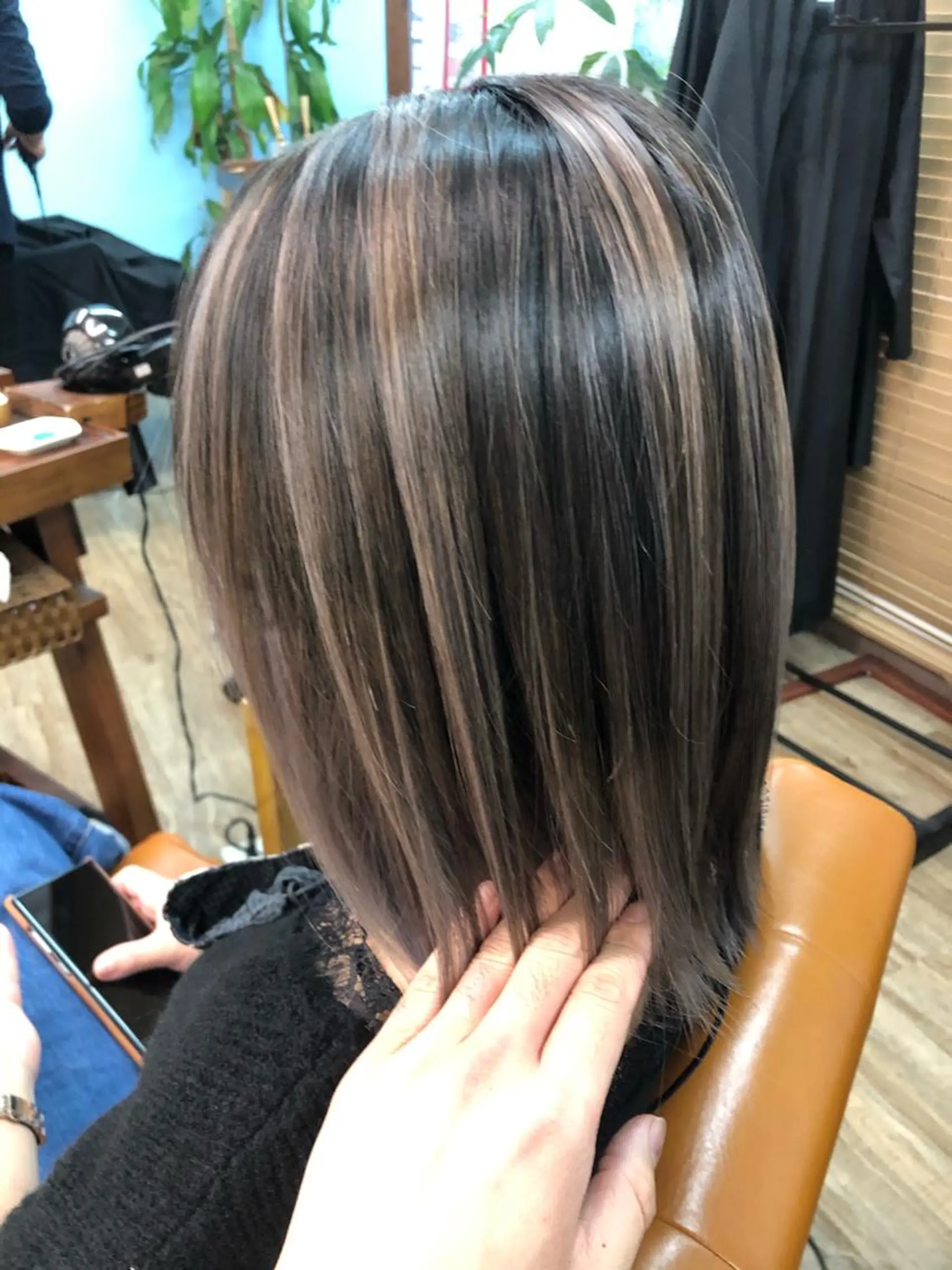 ミディアム レイヤーカット カット ヘアカラー 髪質改善ayame 横山諒のヘアスタイル