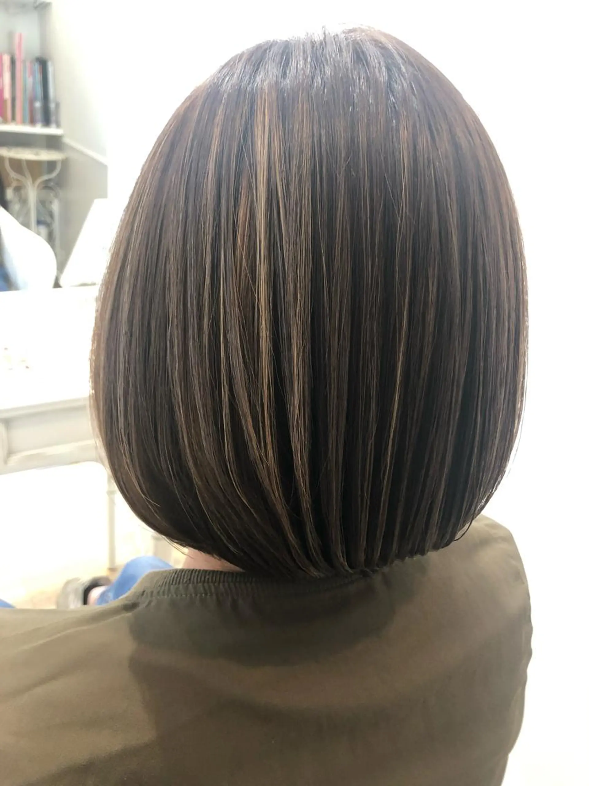 ミディアム カット ヘアカラー トリートメント ブリーチ無し白髪ぼか し/艶髪/津嘉山のヘアスタイル