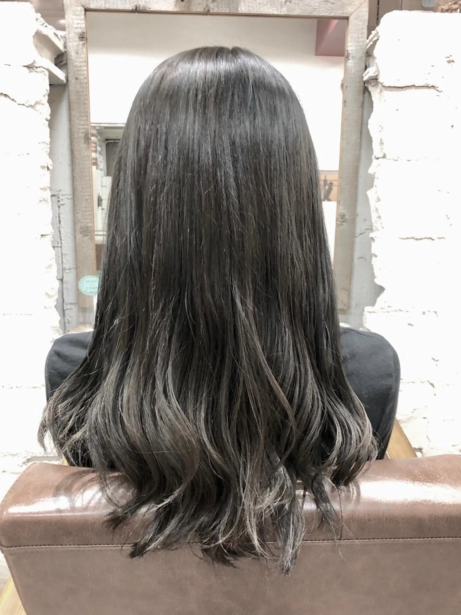 ロング カラー グレージュ オーガニックカラー 桐原 竜也のヘアスタイル
