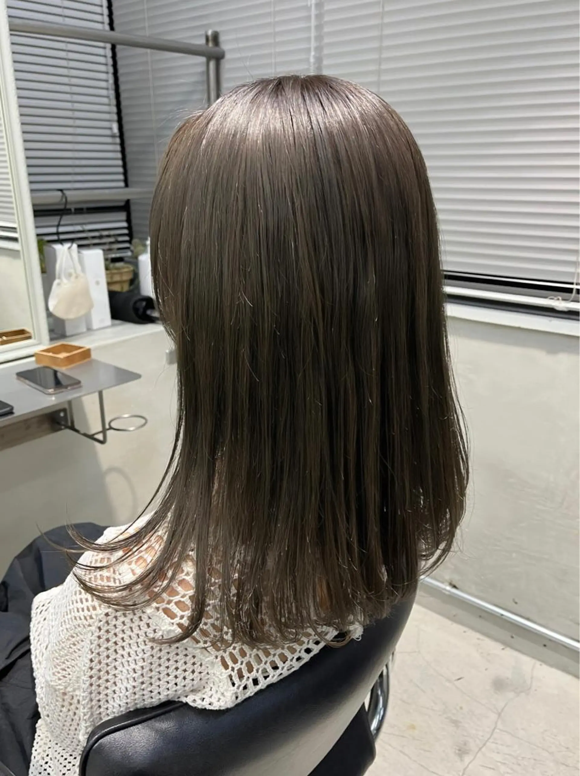 セミロング カラー 透明感カラー グレージュ オリーブグレージュ オリーブグレー 村田 春歌のヘアスタイル