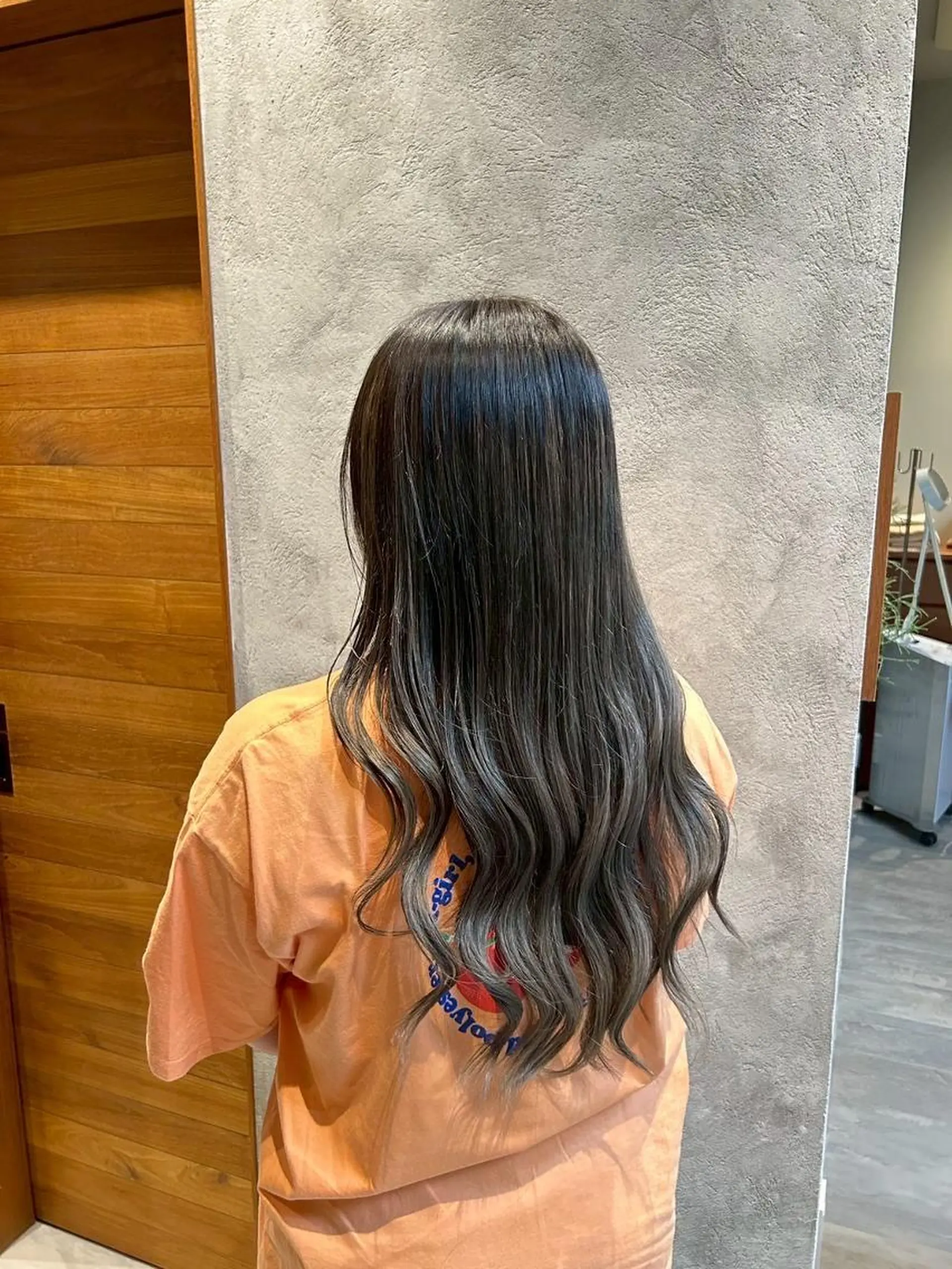 ロング カラー 高村 菜子のヘアスタイル