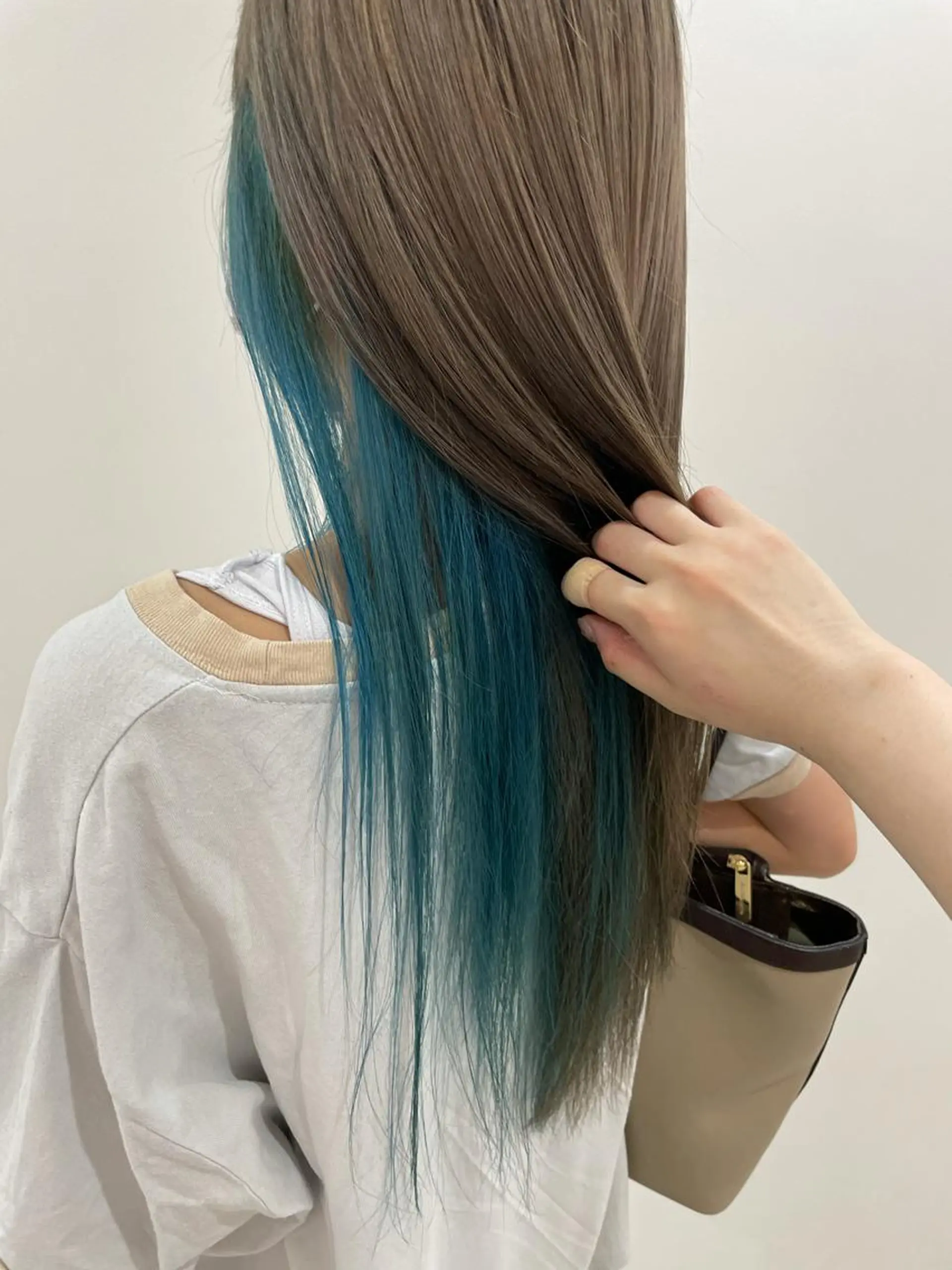 ロング カラー akane .のヘアスタイル