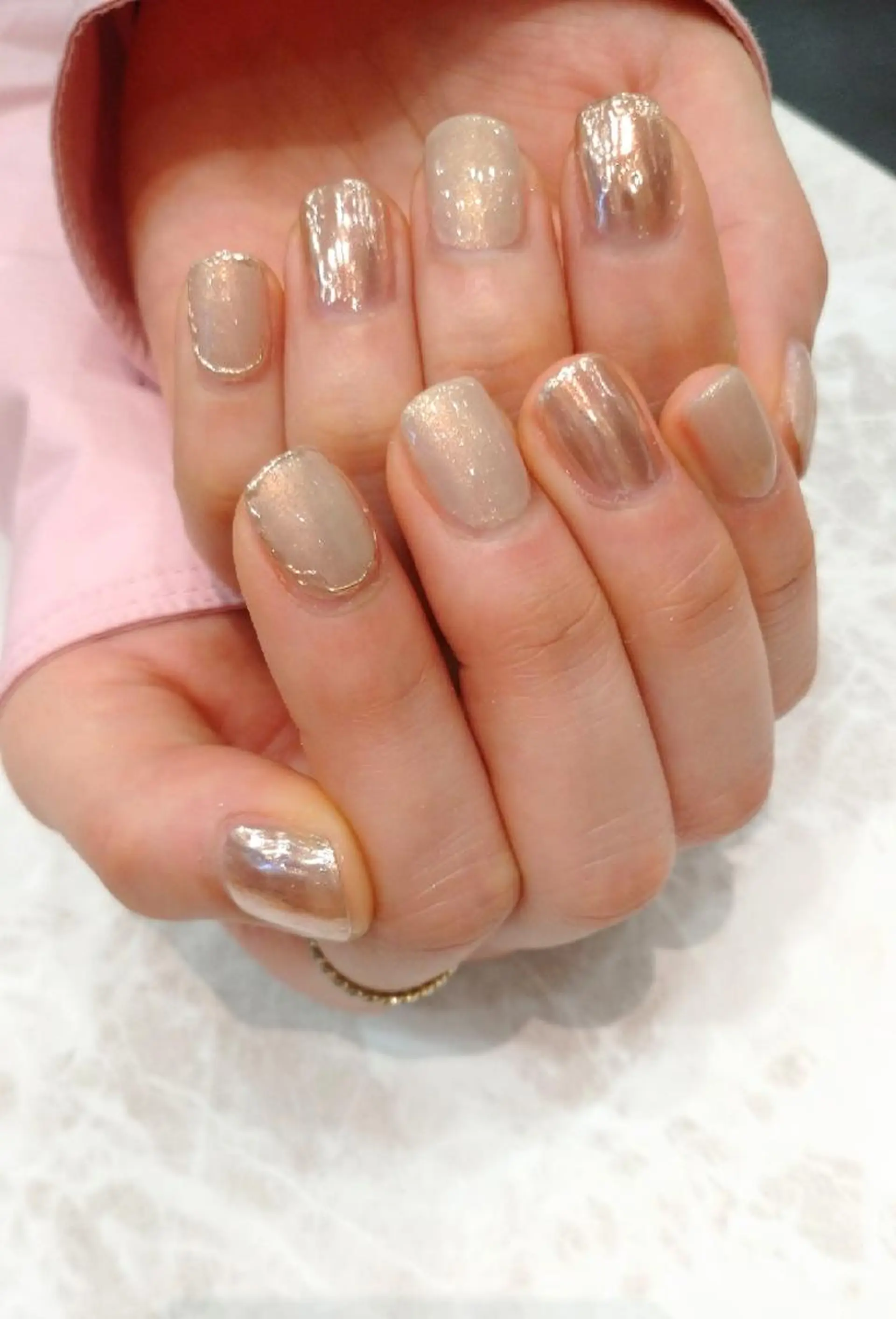 ネイル ジェルネイル ゴールド ミラーネイル ワンカラーネイル パラジェル ハンドネイル 會田 瑠衣のネイルデザイン