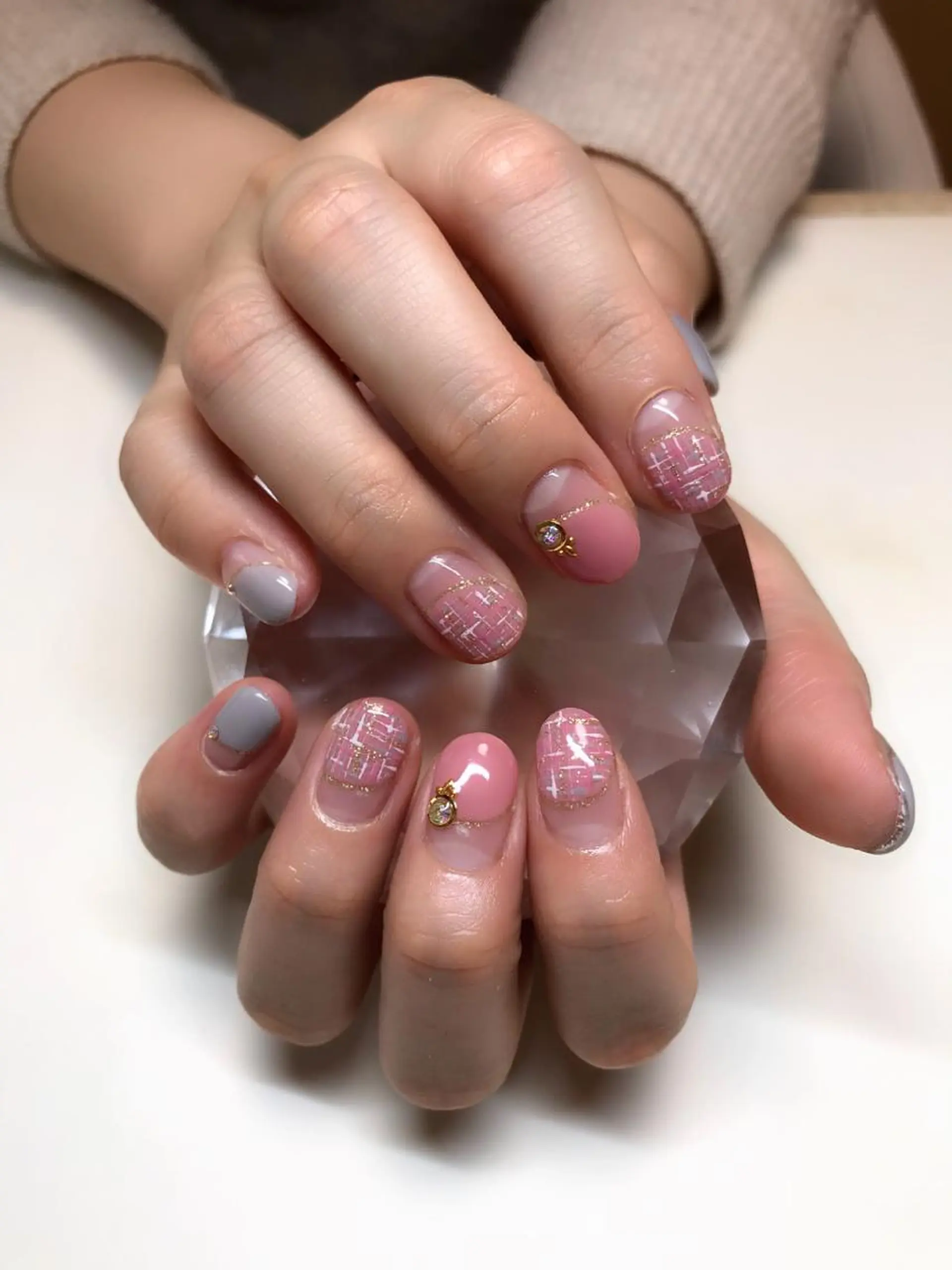 ネイル ストーンネイル 'mm所属・'mm  (ミリ) ＭＡＮＡＭＩのネイルデザイン