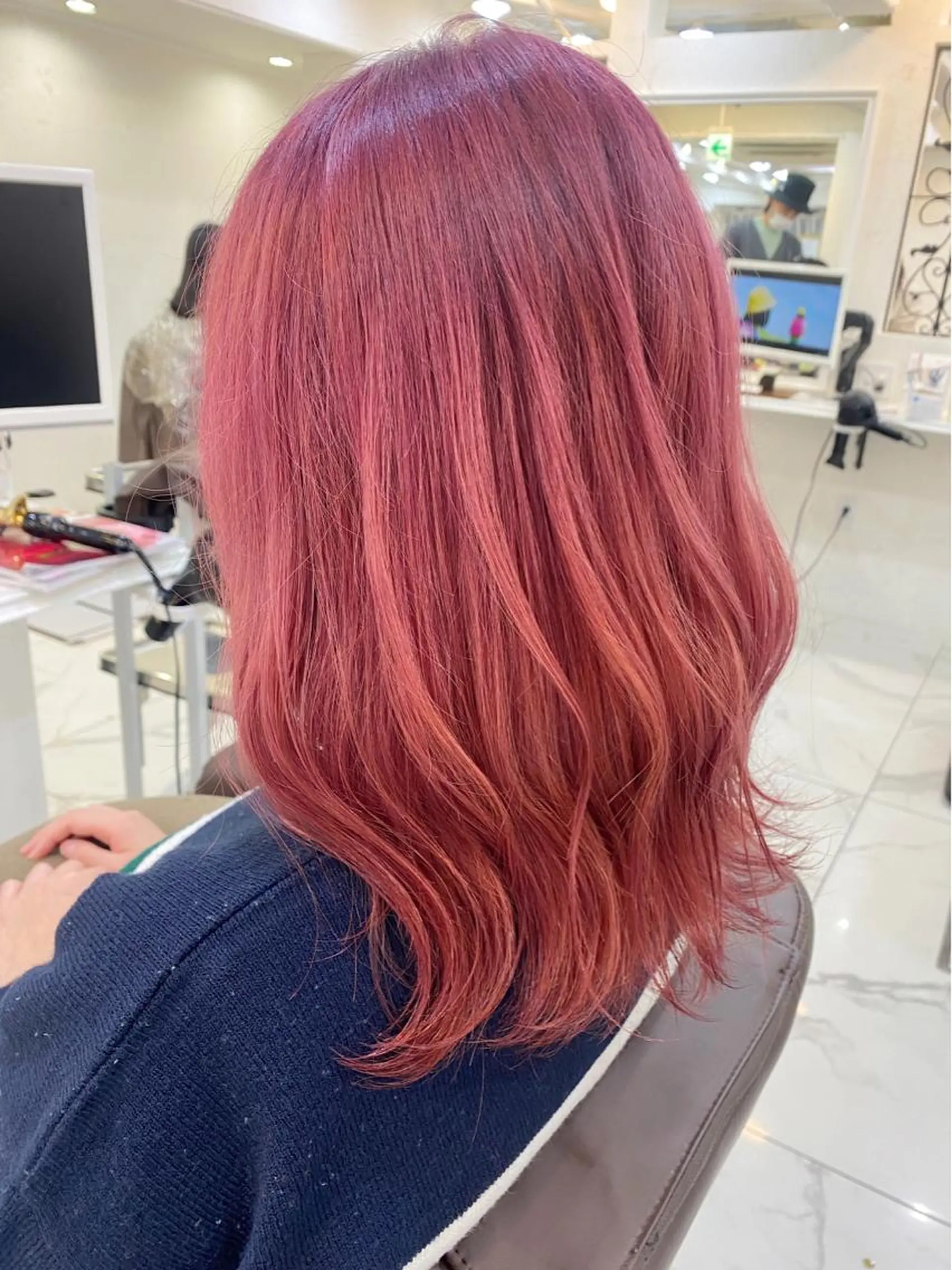 ミディアム カラー カット ヘアカラー トリートメント shanti 渡辺新也✂️のヘアスタイル