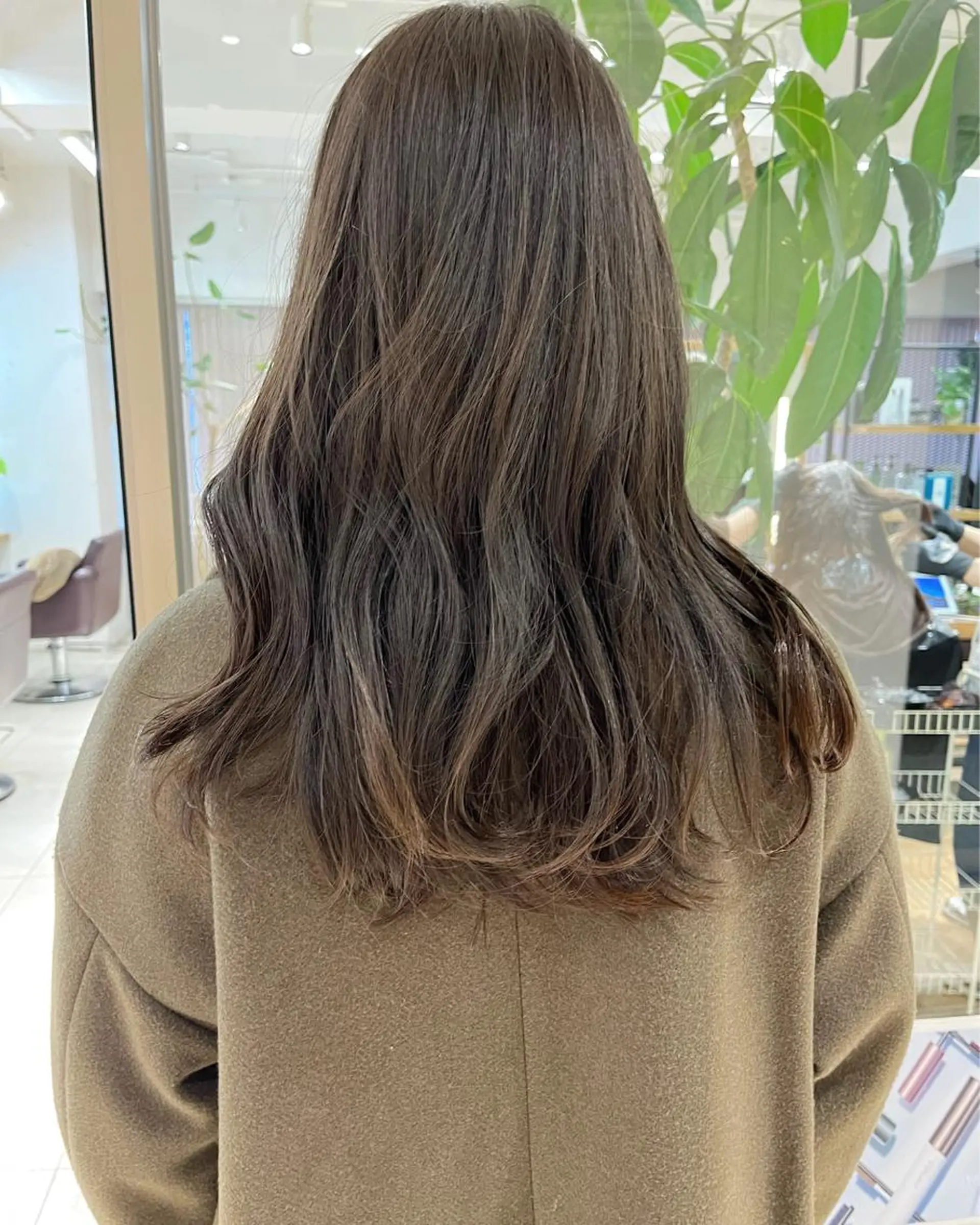 ロング カラー ヘアアレンジ ベージュカラー ブリーチ 透明感カラー ブリーチなしカラー オリーブベージュ 🌷ボブ/髪質改善 ストレートのヘアスタイル