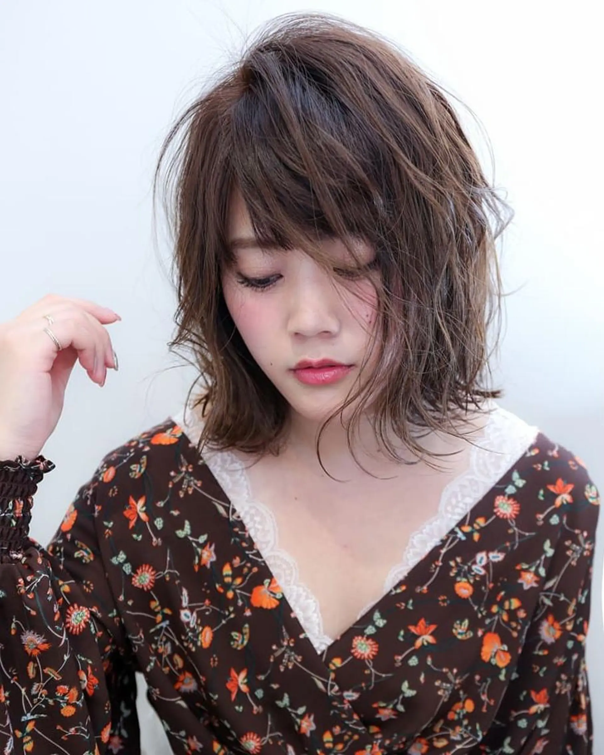 カラー セミロング カット ヘアカラー ブリーチ/ヘアケア/ 艶髪/イギチハルのヘアスタイル