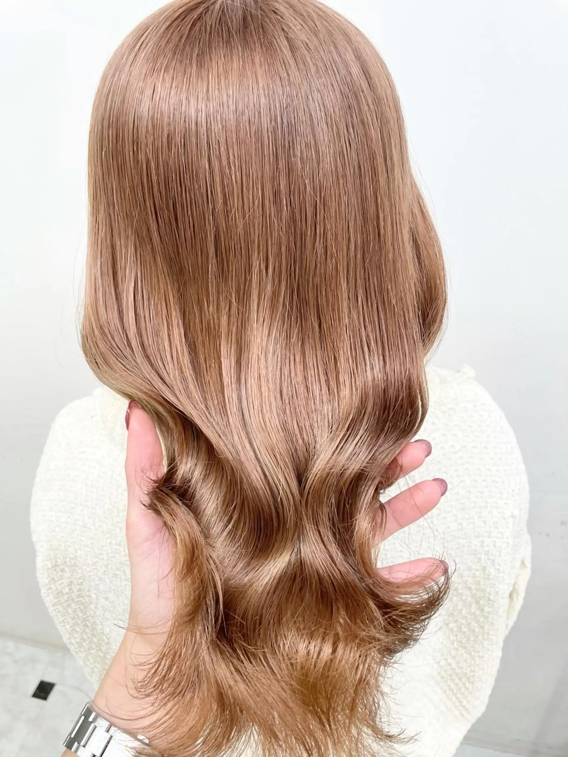 ミディアム カラー 🩵ハイトーン 美咲🩵のヘアスタイル