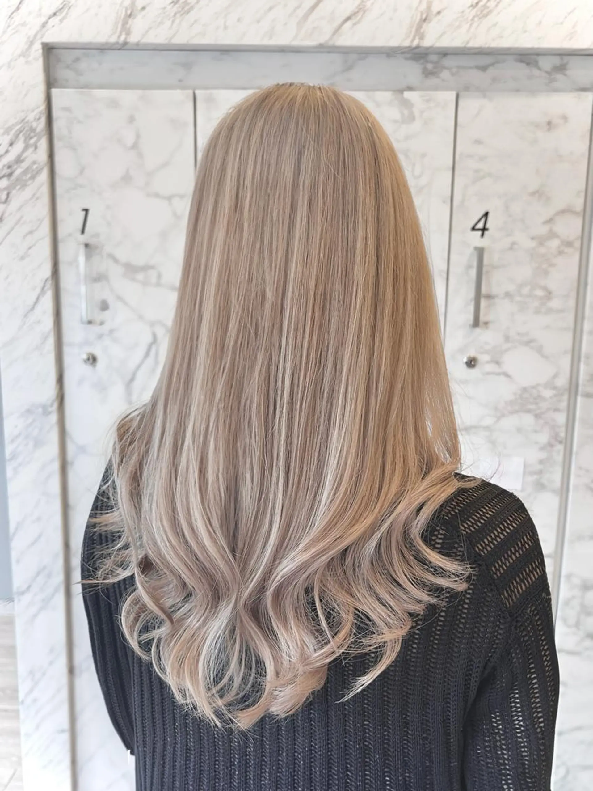 ロング カラー 尾森紳哉💎透明感/ デザインカラーのヘアスタイル