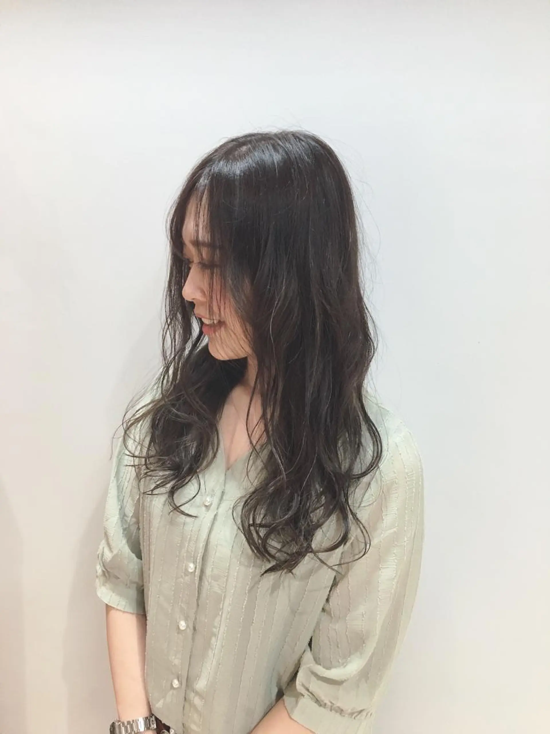 ロング パーマ カット ヘッドスパ 髪質改善✨透明感カラ ー🌈シエルブルーのヘアスタイル