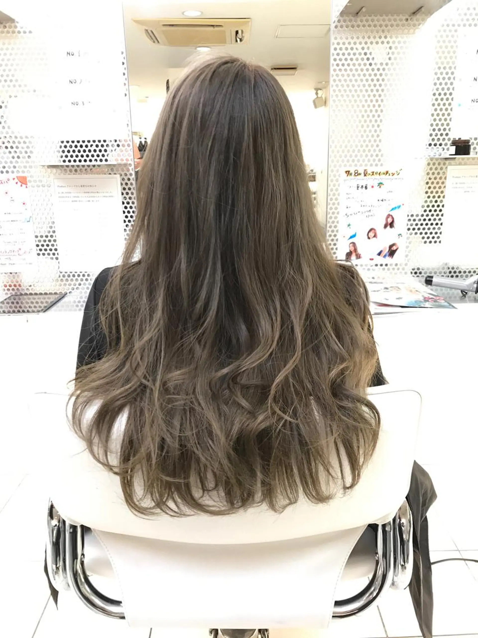 ロング カラー グレージュ シルバー シルバーグレージュ 相武台ショート特化 💐川崎希💐のヘアスタイル