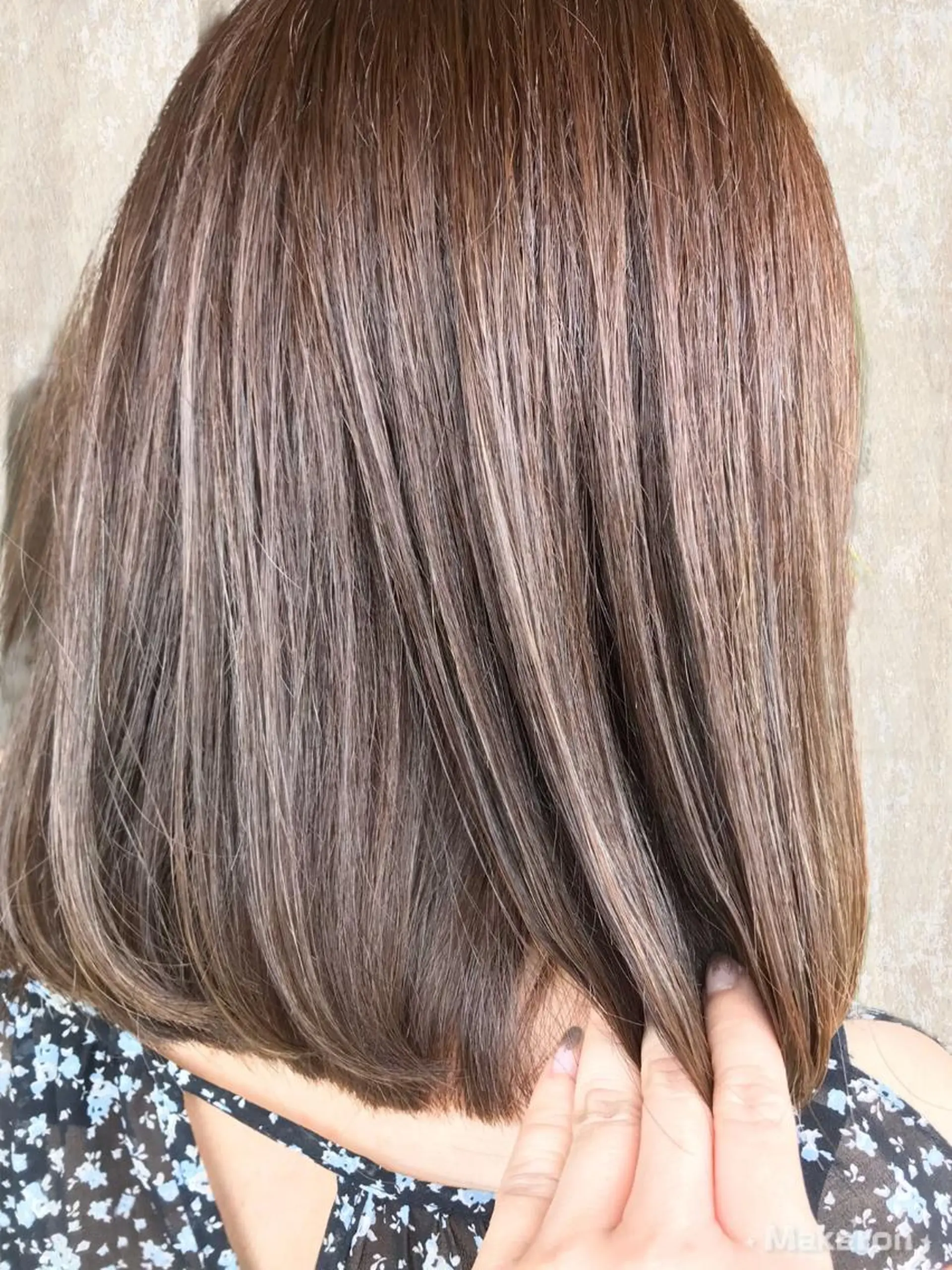 ミディアム カラー グレージュ ミルクティーグレージュ hair works raptureのヘアスタイル