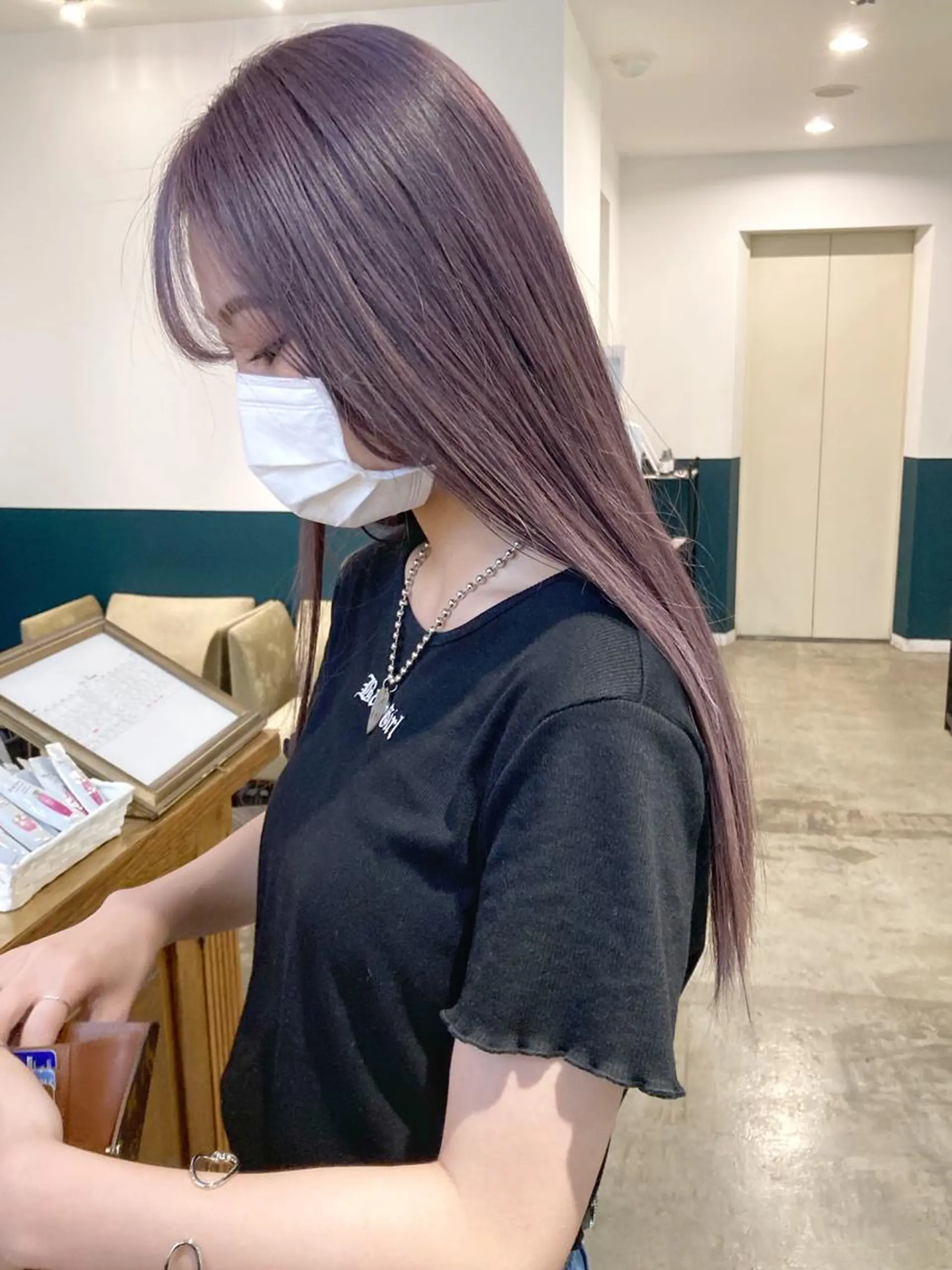 ロング ラベンダーベージュ ヘアカラー カラーリスト菅野 竜矢🌈のヘアスタイル