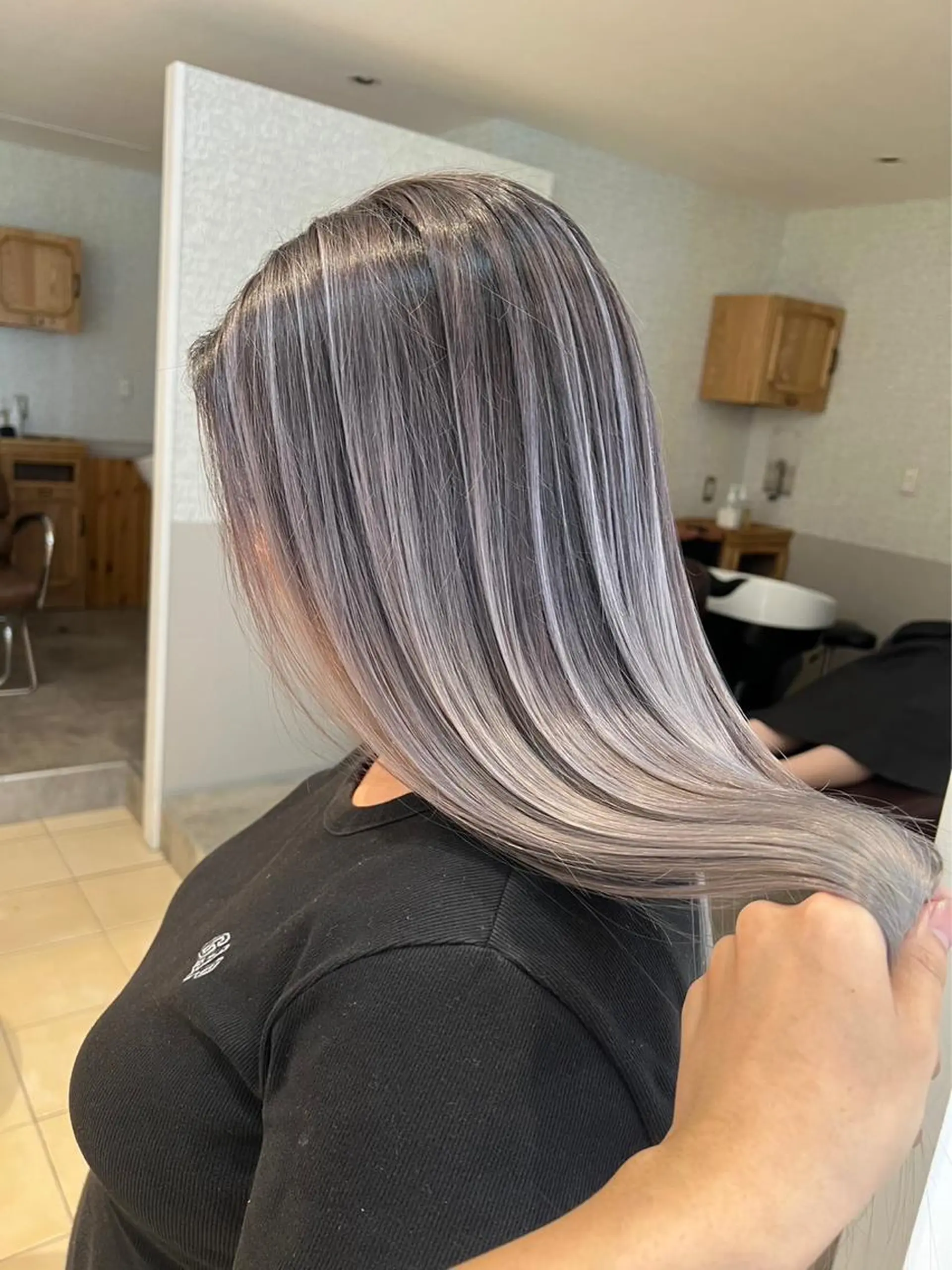 ロング カラー バレイヤージュ シルバー ホワイトシルバー レイヤーカット ヘアカラー トリートメント ROBIN所属・指名数No.1 /NAOYAのヘアスタイル