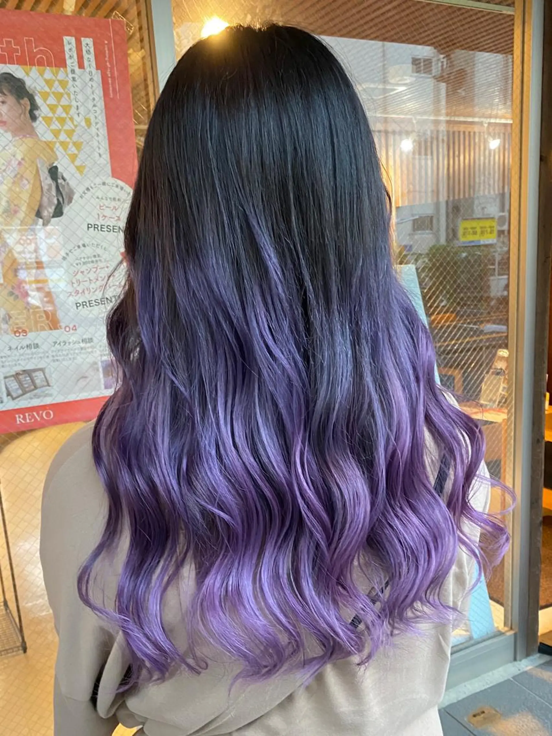 ロング カラー グラデーションカラー パープルカラー 白髪ぼかし バレイヤージュ志鎌のヘアスタイル