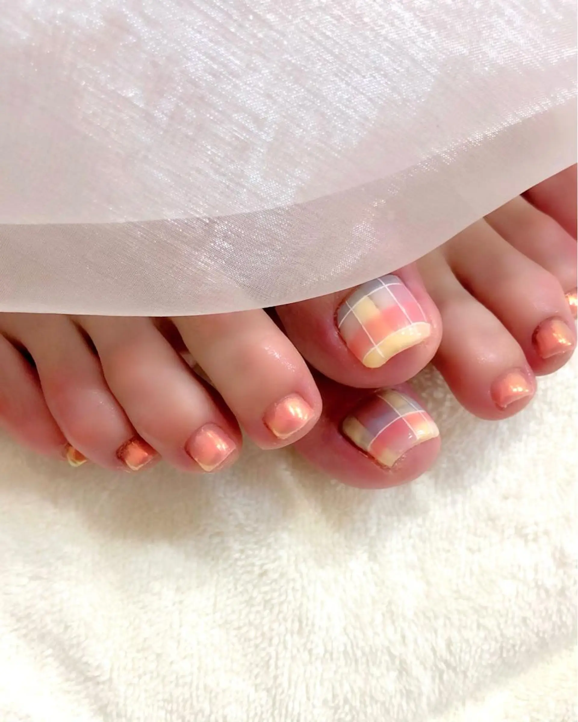 ネイル オーロラネイル フットネイル 韓国ネイル オレンジ フットネイル 梅津 郁美のネイルデザイン