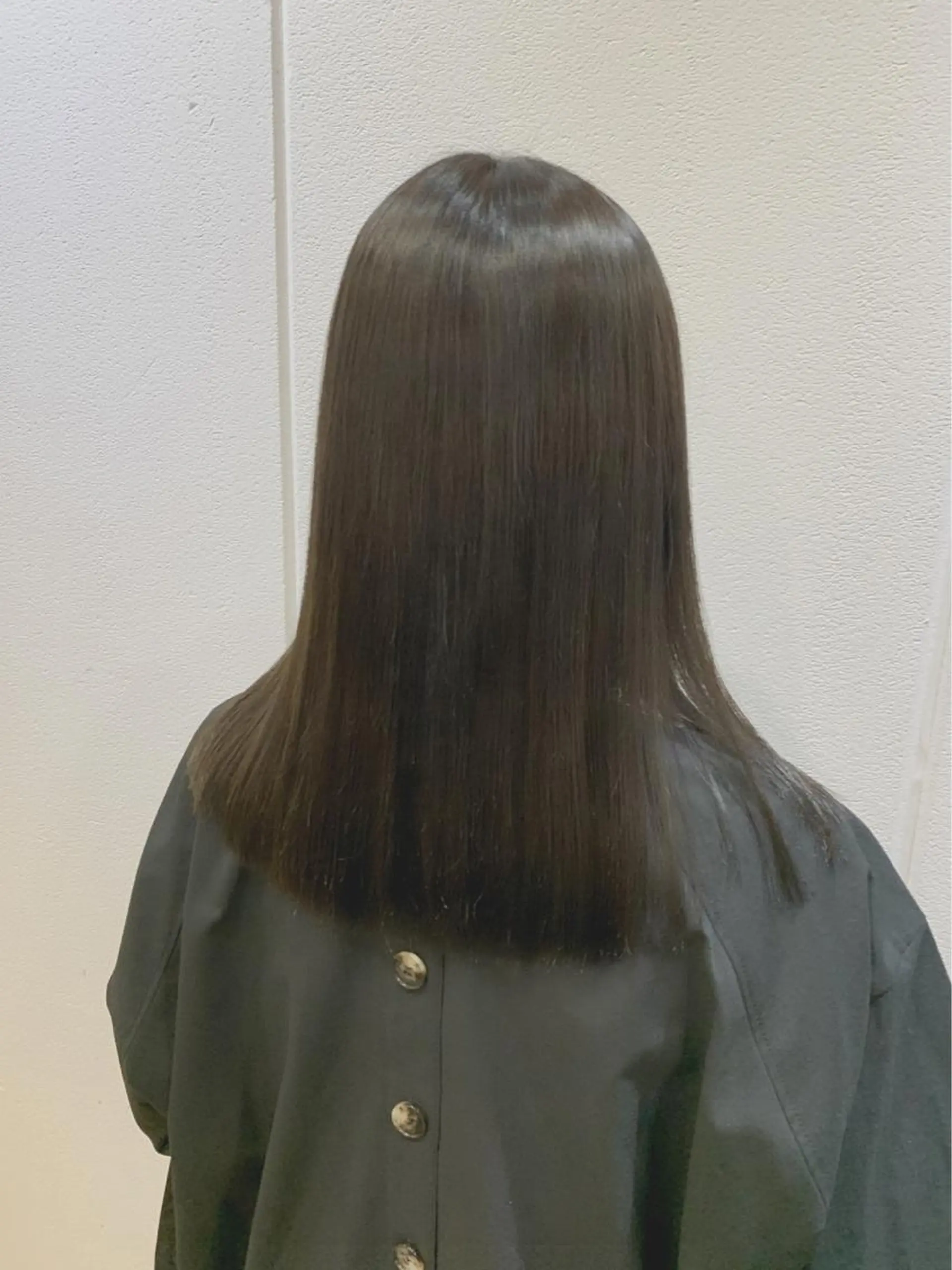 ミディアム カラー 髪質改善 酸性ストレート カット ヘアカラー トリートメント 中津No.1髪質改善 店長✨透ける暗髪のヘアスタイル