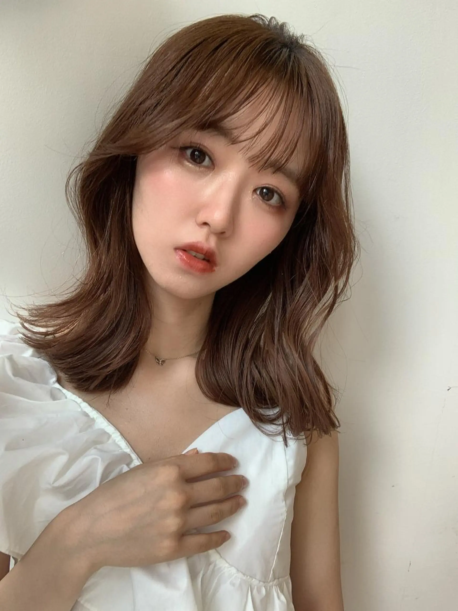 ミディアム カラー 切りっぱなしボブ ブリーチ グレージュ イルミナカラー インナーカラー カット ヘアカラー トリートメント レイヤー専門家 ダブルカラー修のヘアスタイル