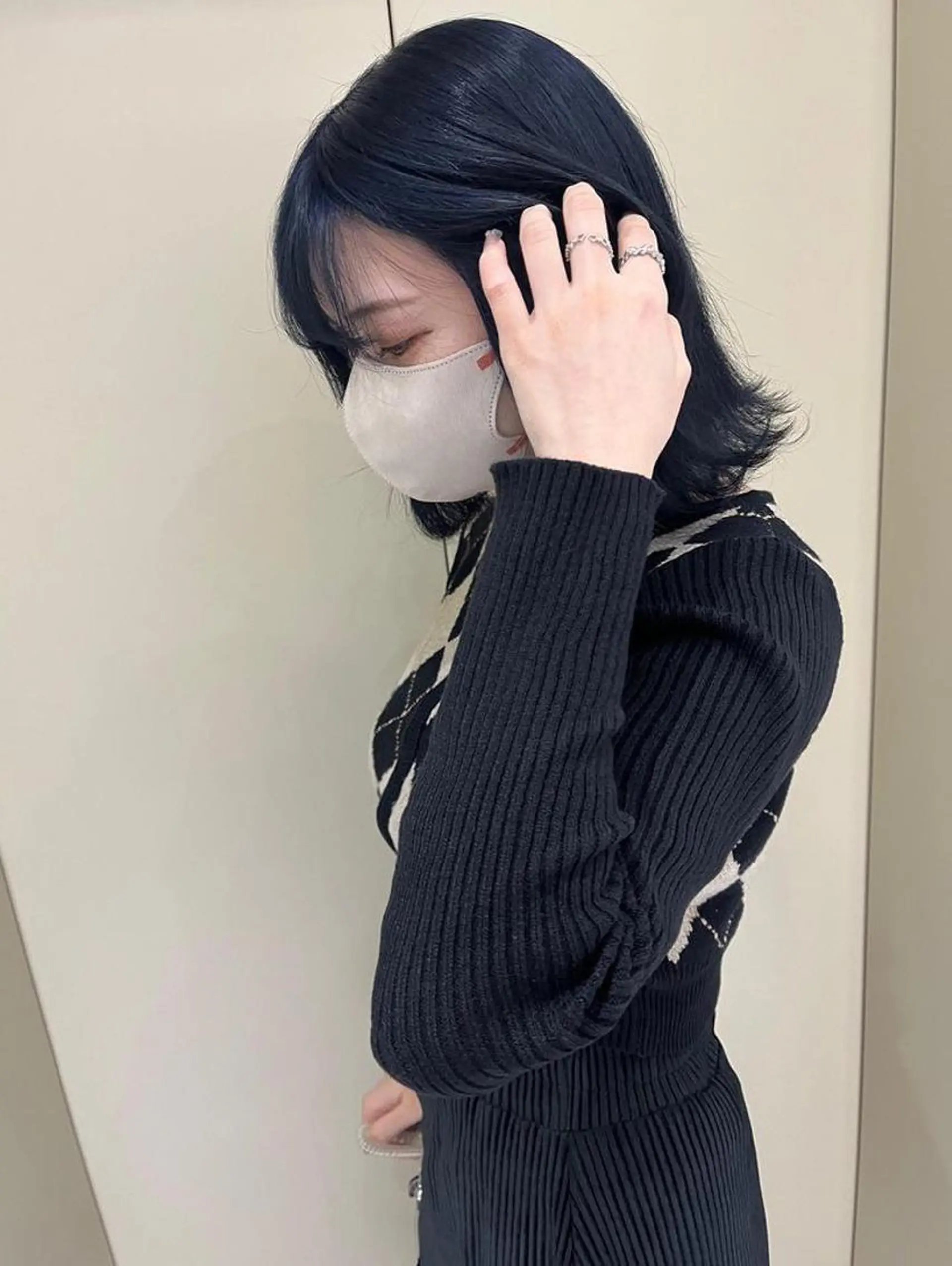 ミディアム ヘアカラー 韓国🇰🇷レイヤー 映える顔周り🩷のヘアスタイル