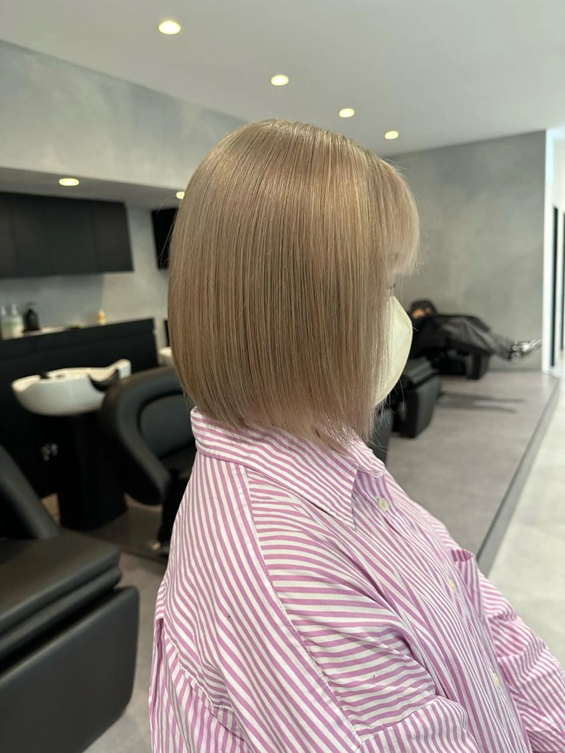 ショート カラー ベージュカラー ミルクティーベージュ ボブ カット ヘアカラー トリートメント 鈴木/ミルクティー/ ブリーチ/ボブ/のヘアスタイル