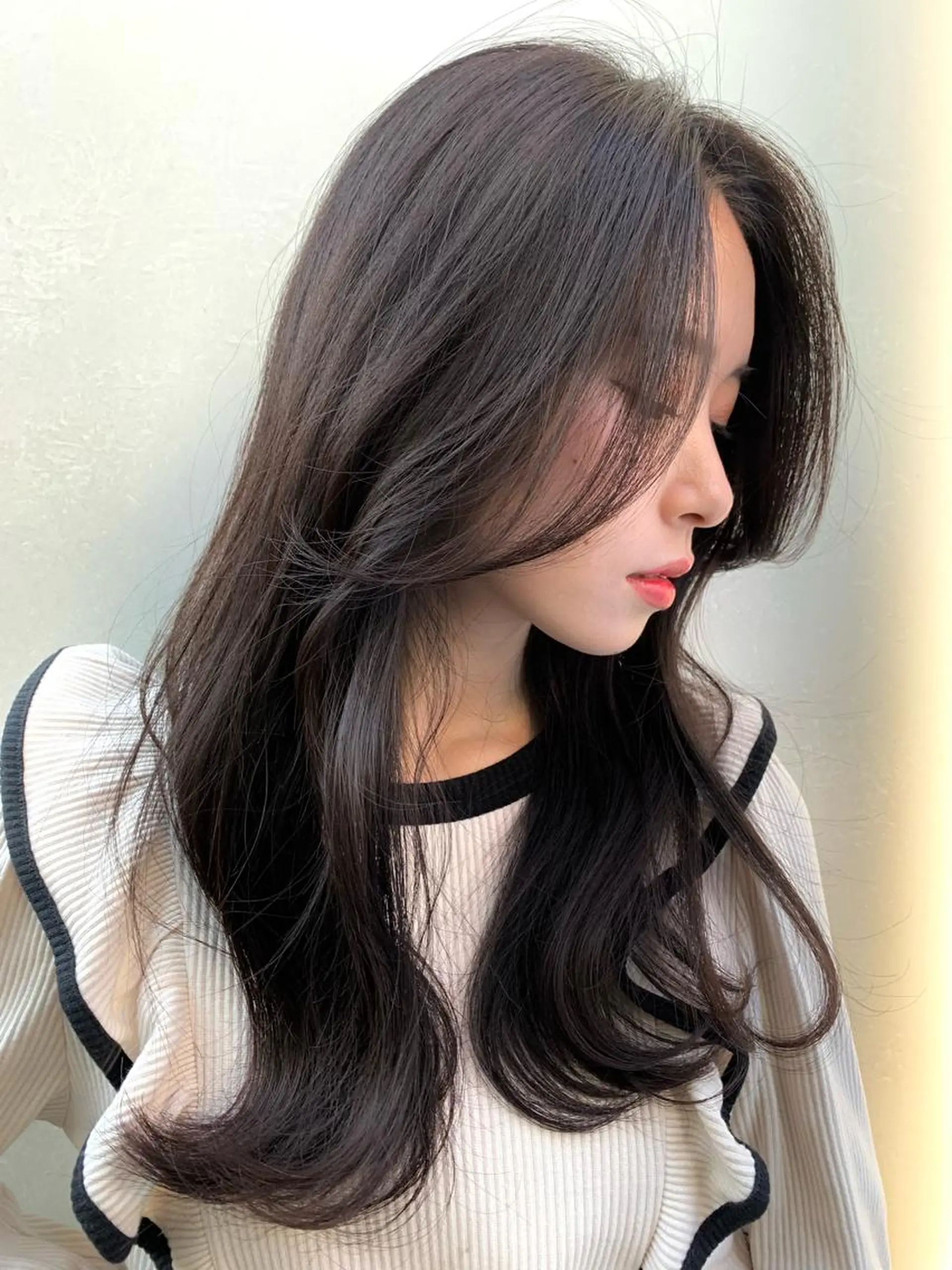 セミロング カラー ベージュカラー ブリーチ イヤリングカラー 韓国風カラー ブリーチなしカラー カット ヘアカラー トリートメント 鈴木 一貴のヘアスタイル