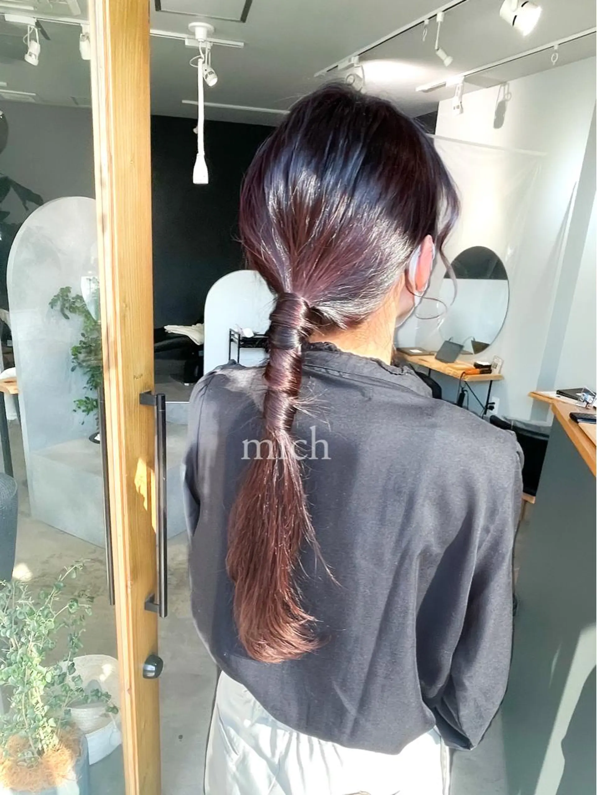 ロング 岸川 恭子のヘアスタイル